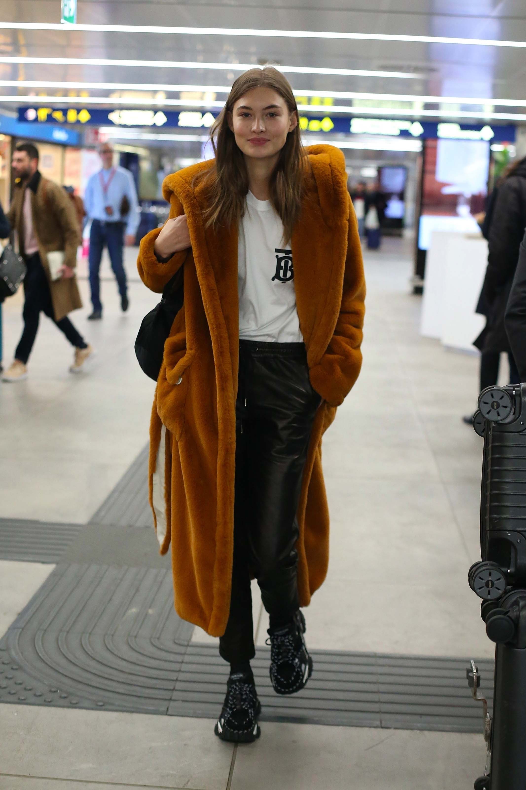 Grace Elizabeth arrives in Milan