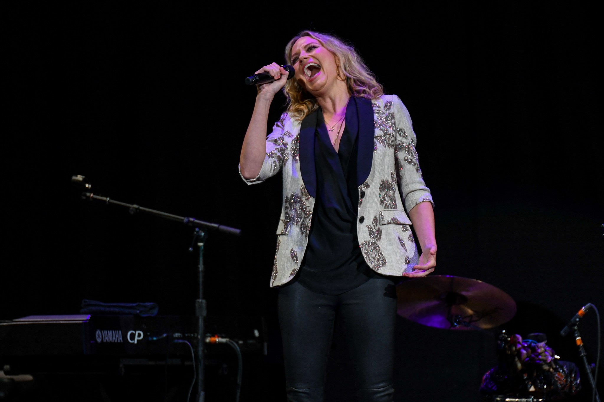 Jennifer Nettles attends Josh Groban’s Bridges Tour