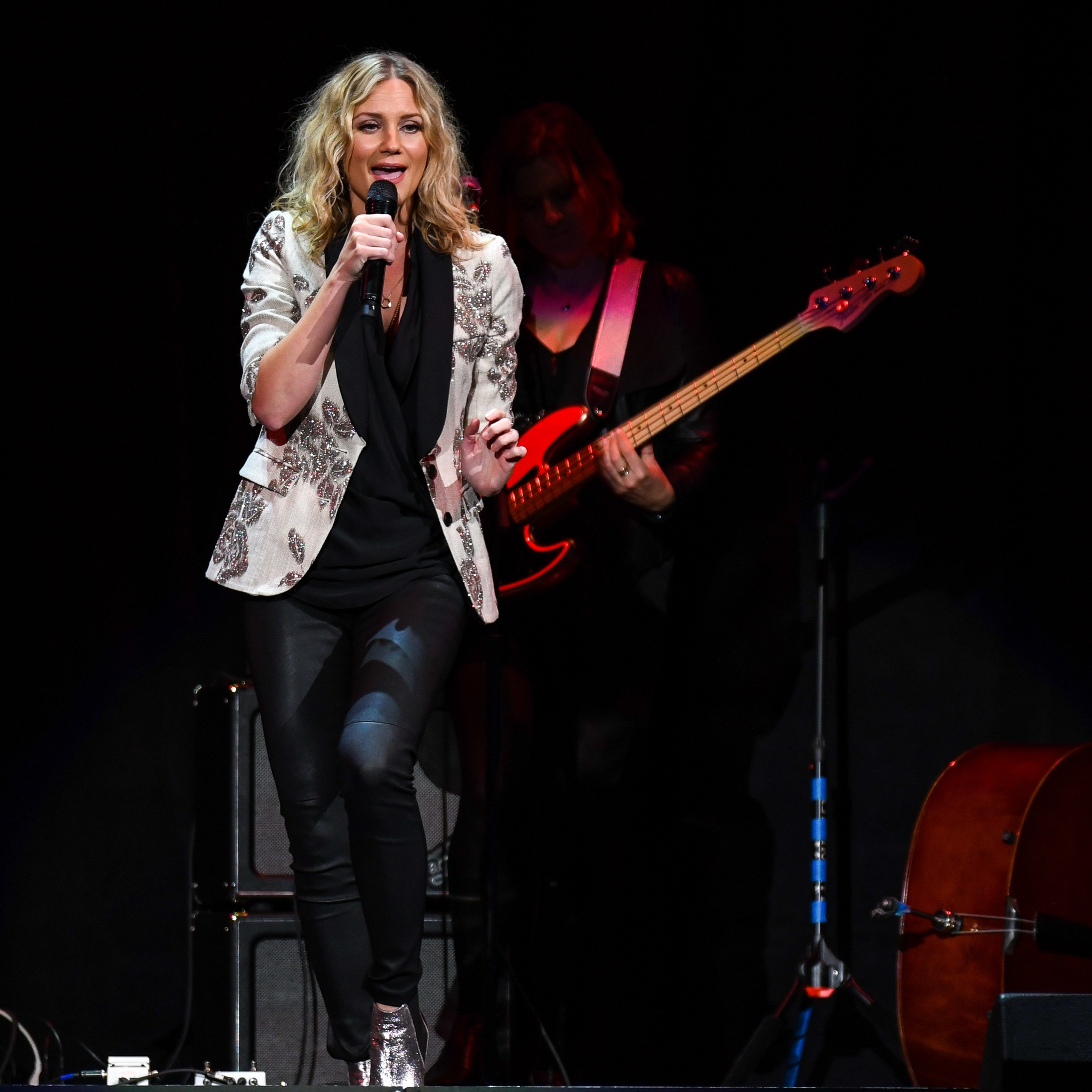 Jennifer Nettles attends Josh Groban’s Bridges Tour