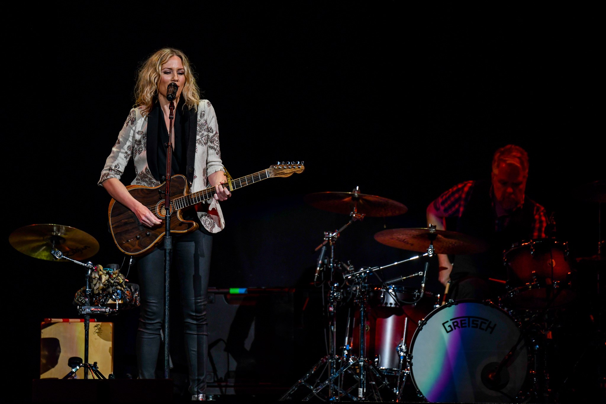 Jennifer Nettles attends Josh Groban’s Bridges Tour