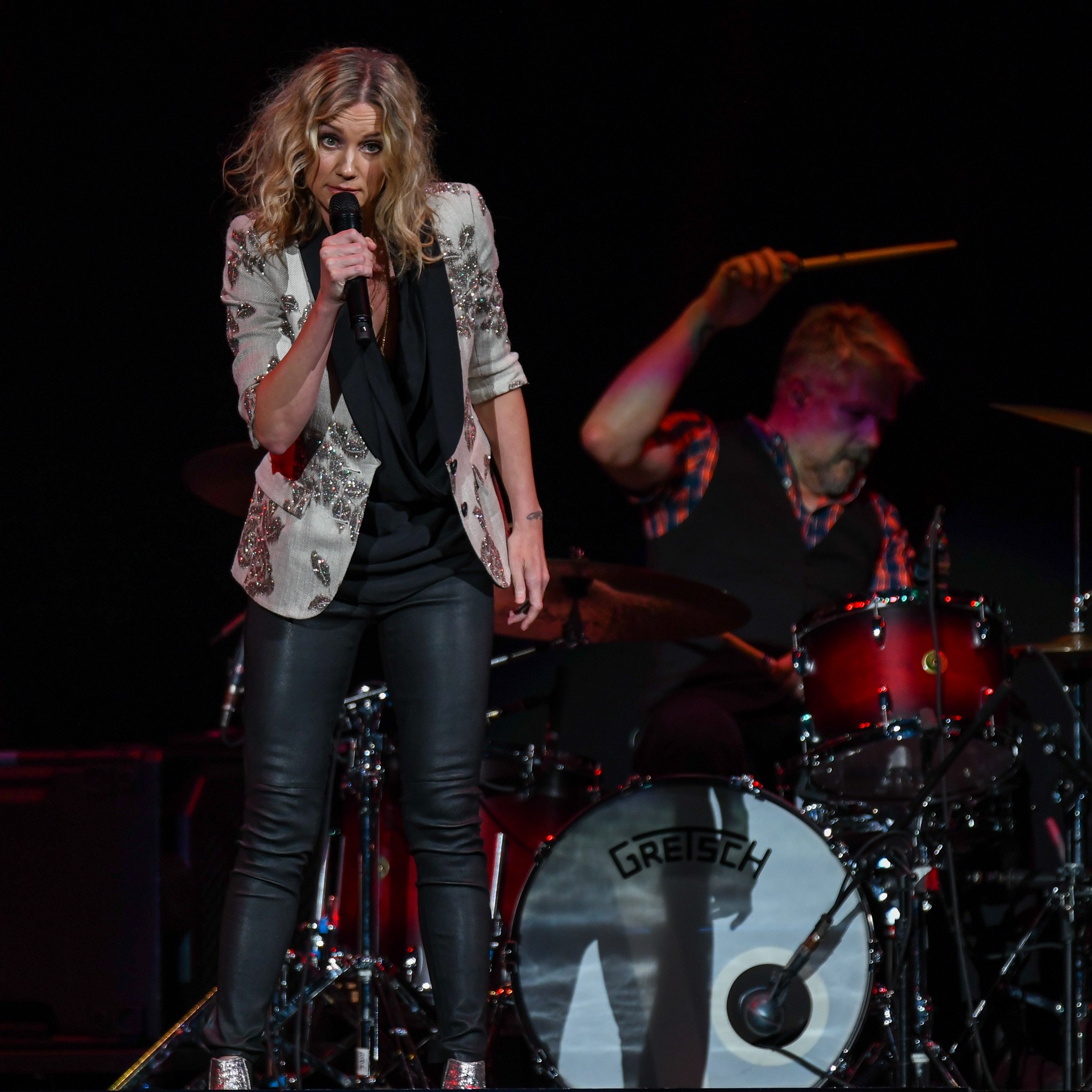 Jennifer Nettles attends Josh Groban’s Bridges Tour