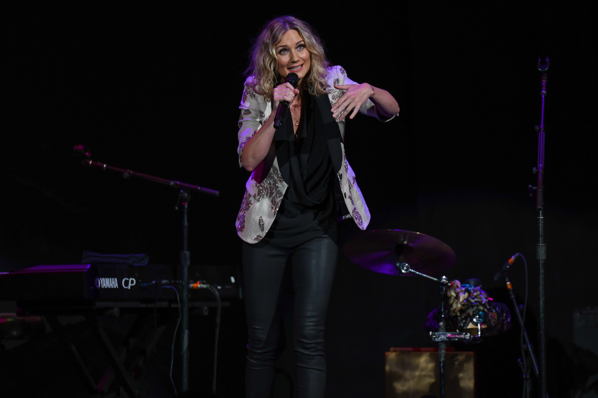 Jennifer Nettles attends Josh Groban’s Bridges Tour