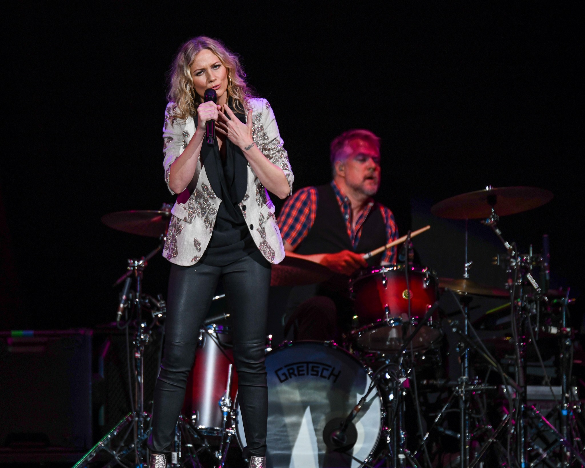 Jennifer Nettles attends Josh Groban’s Bridges Tour