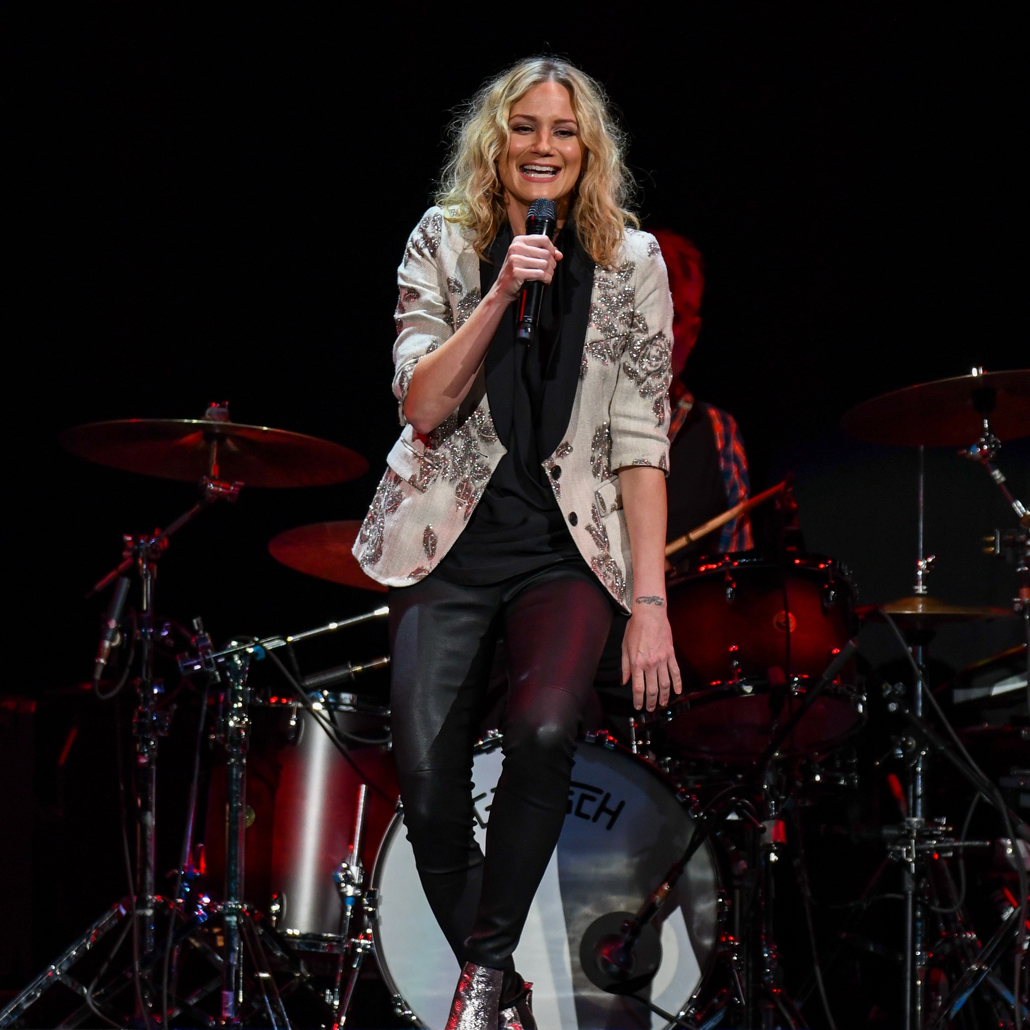 Jennifer Nettles attends Josh Groban’s Bridges Tour