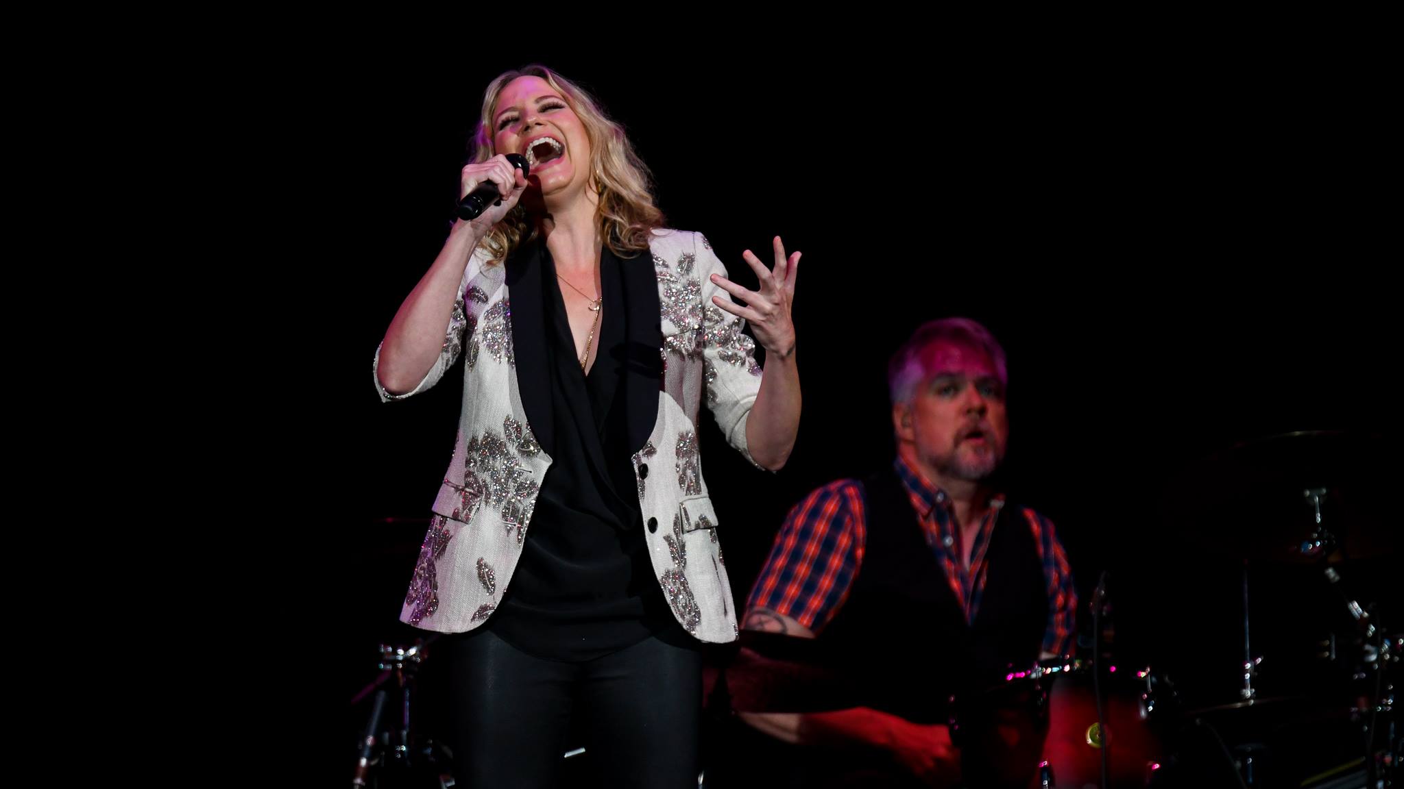 Jennifer Nettles attends Josh Groban’s Bridges Tour