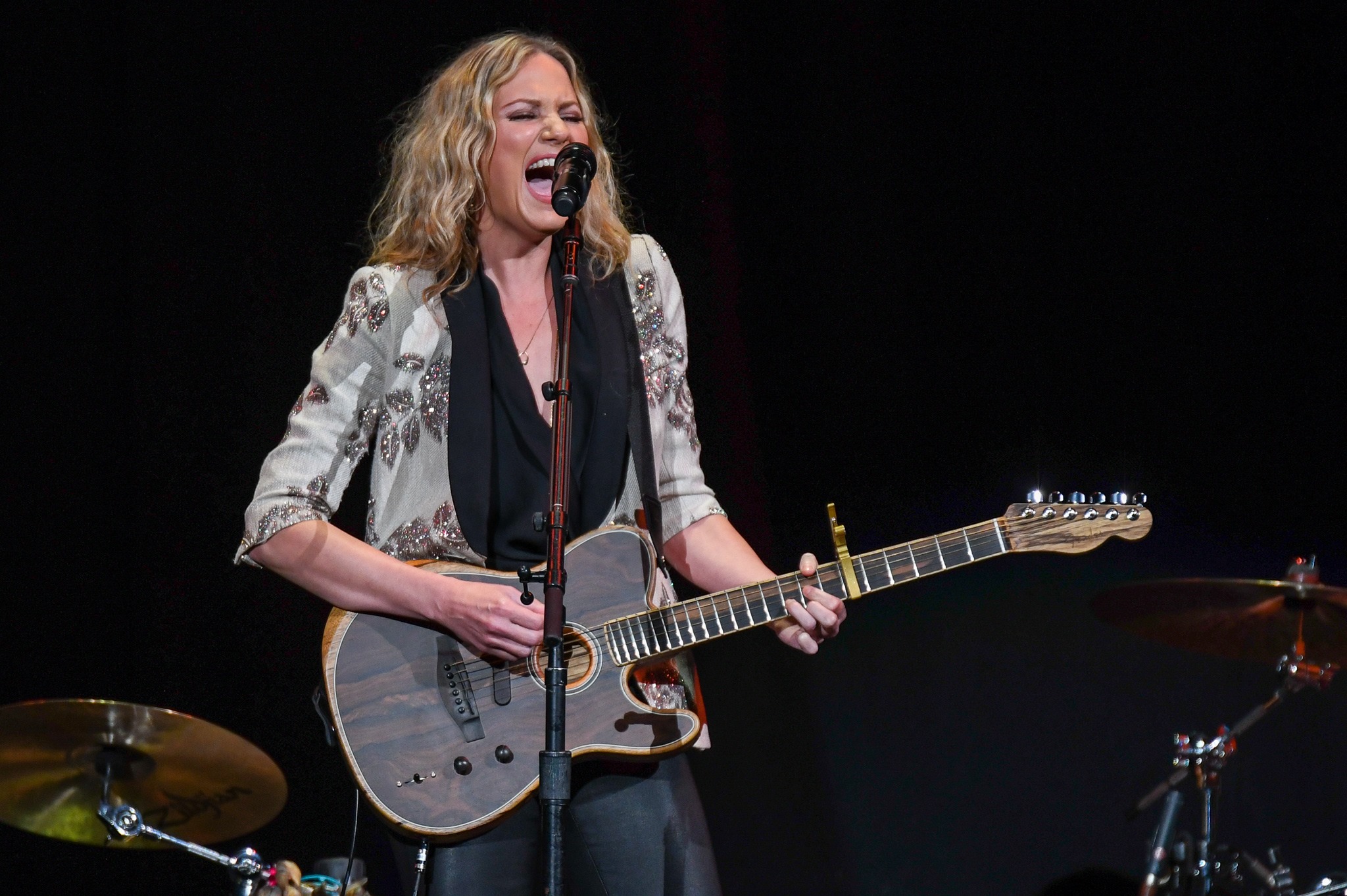 Jennifer Nettles attends Josh Groban’s Bridges Tour