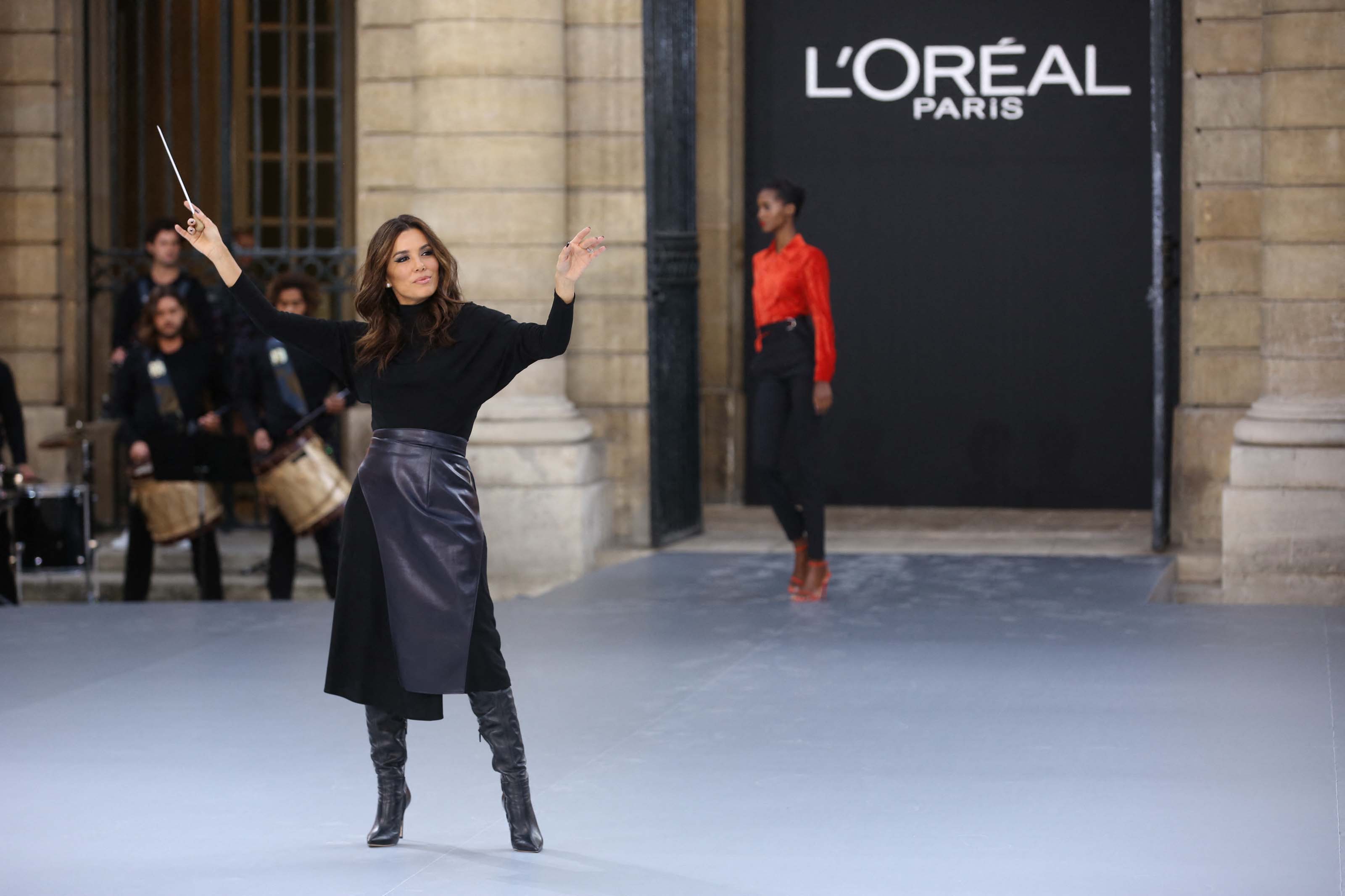 Eva Longoria attends Le Defile L’Oreal Paris Show
