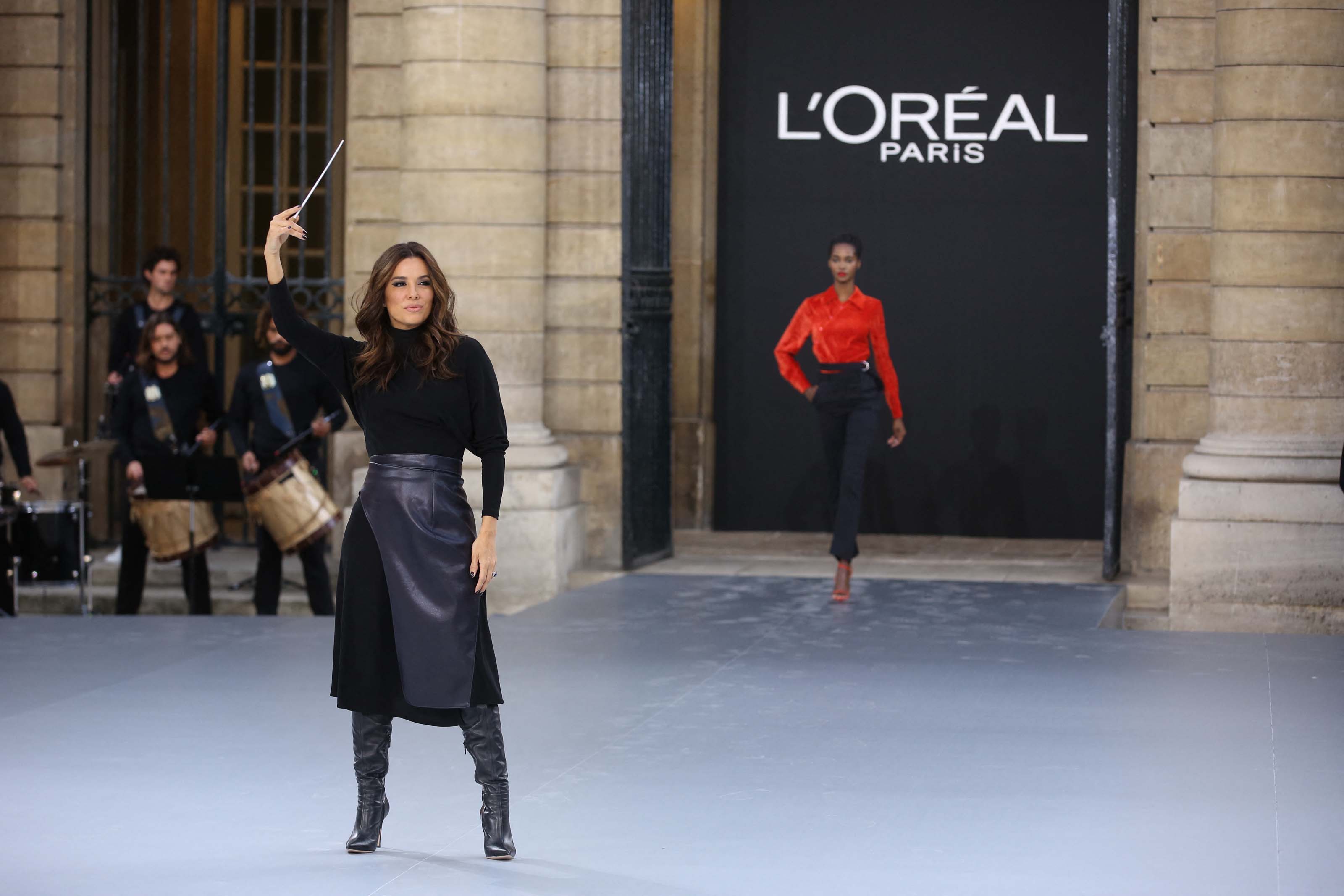 Eva Longoria attends Le Defile L’Oreal Paris Show