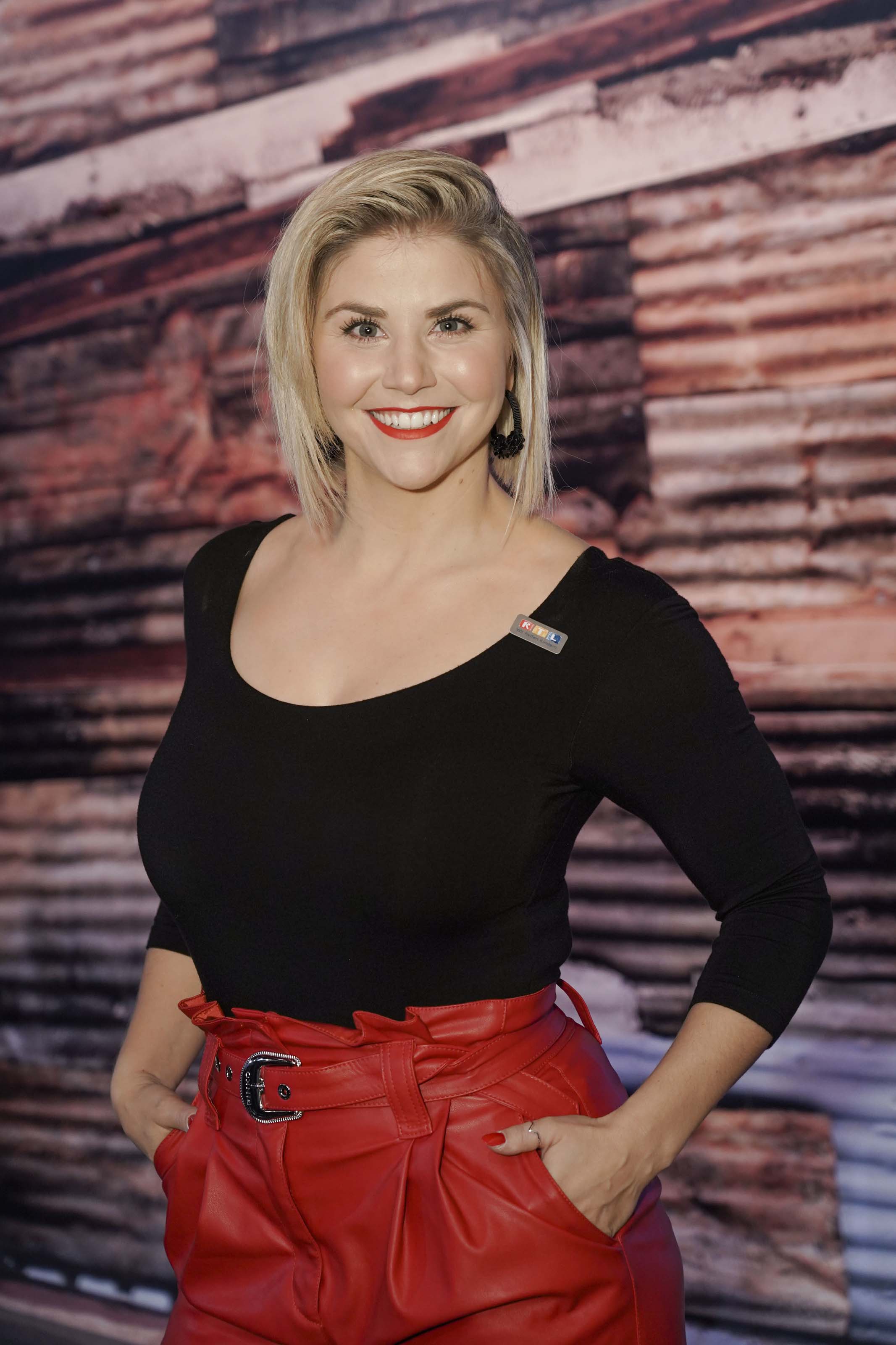 Beatrice Egli On The Set Of A Photoshoot 2019 Hawtcelebs | Images and ...