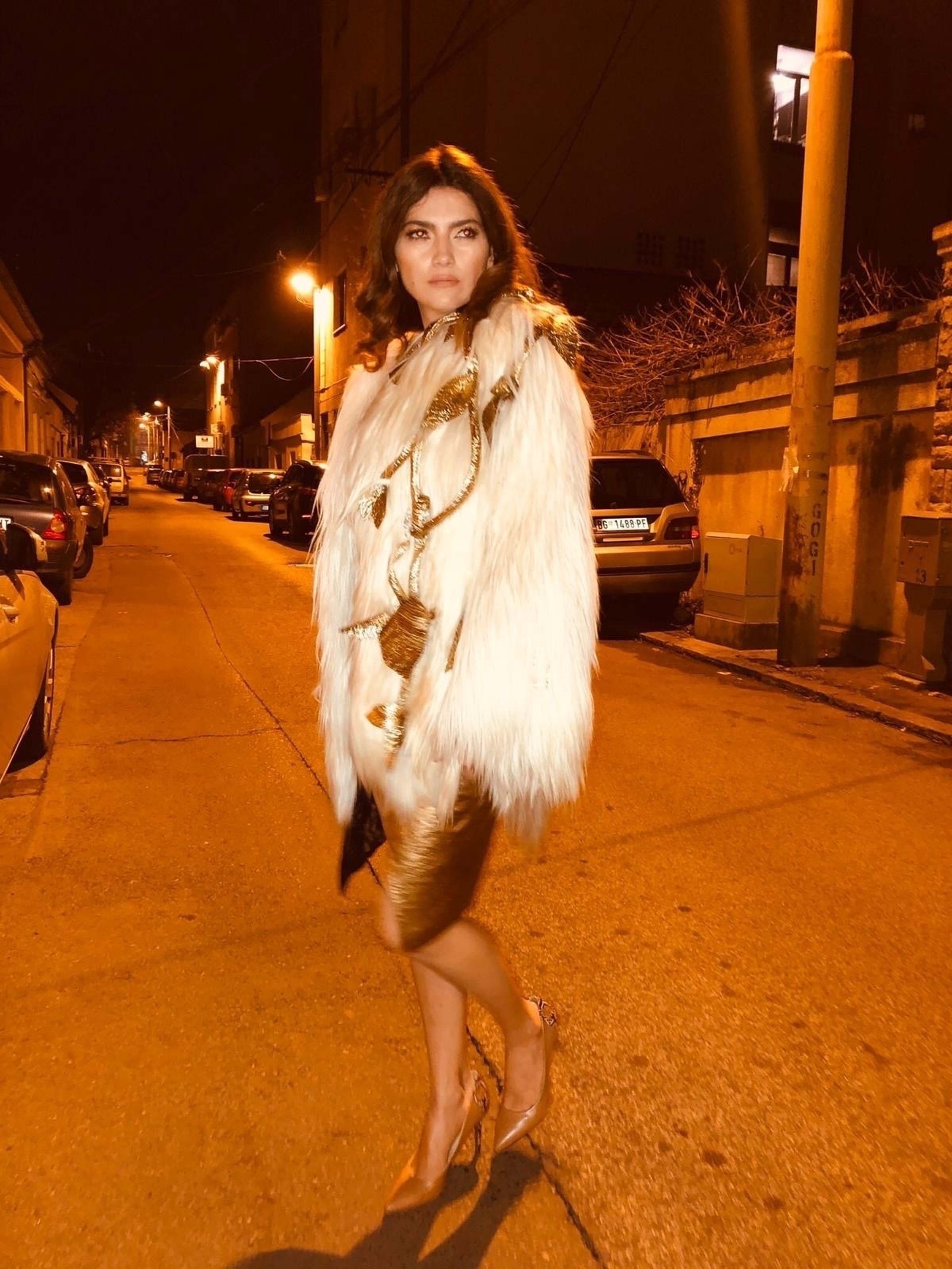 Blanca Blanco looks stylish as she struts her stuff