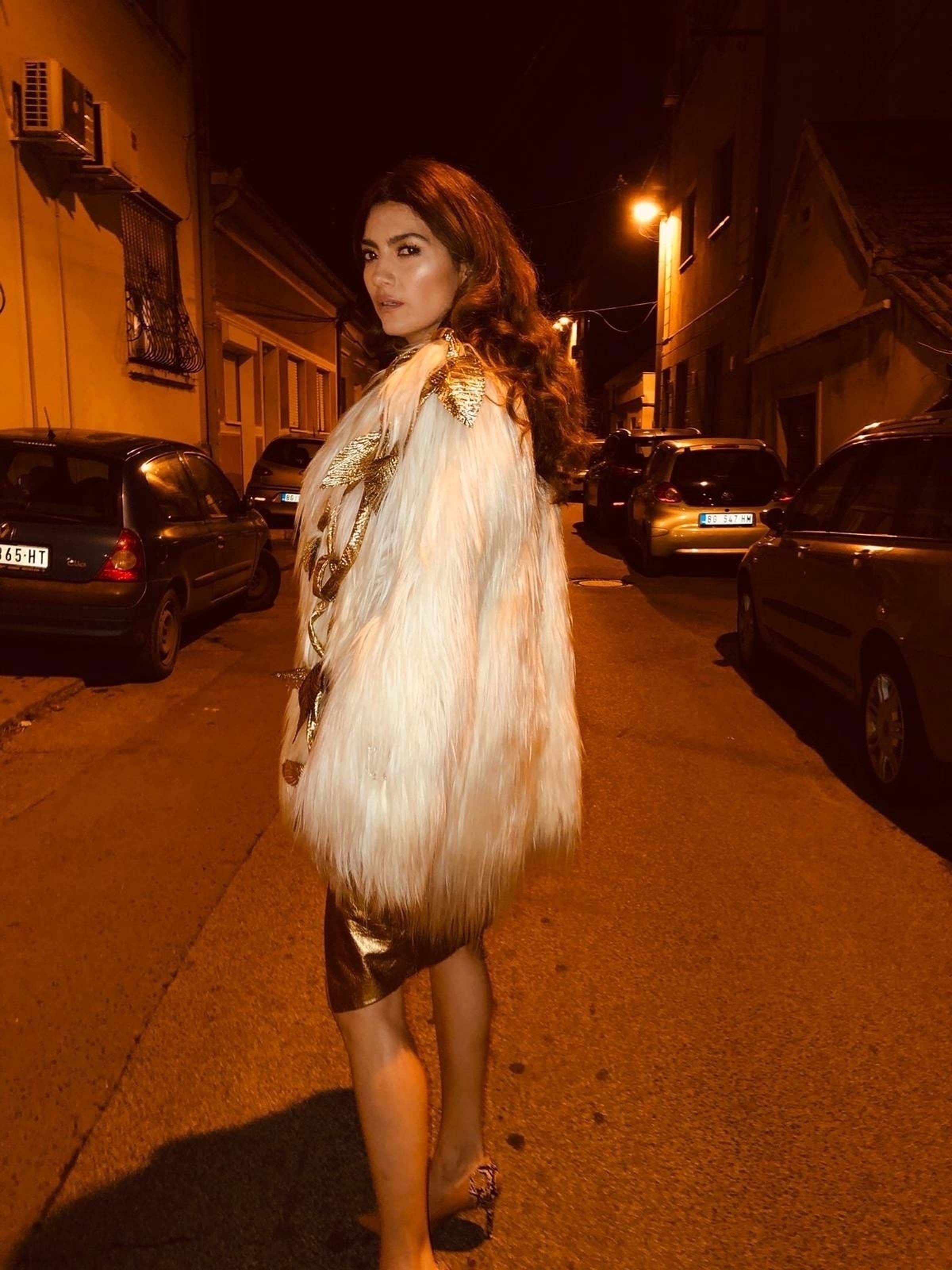 Blanca Blanco looks stylish as she struts her stuff