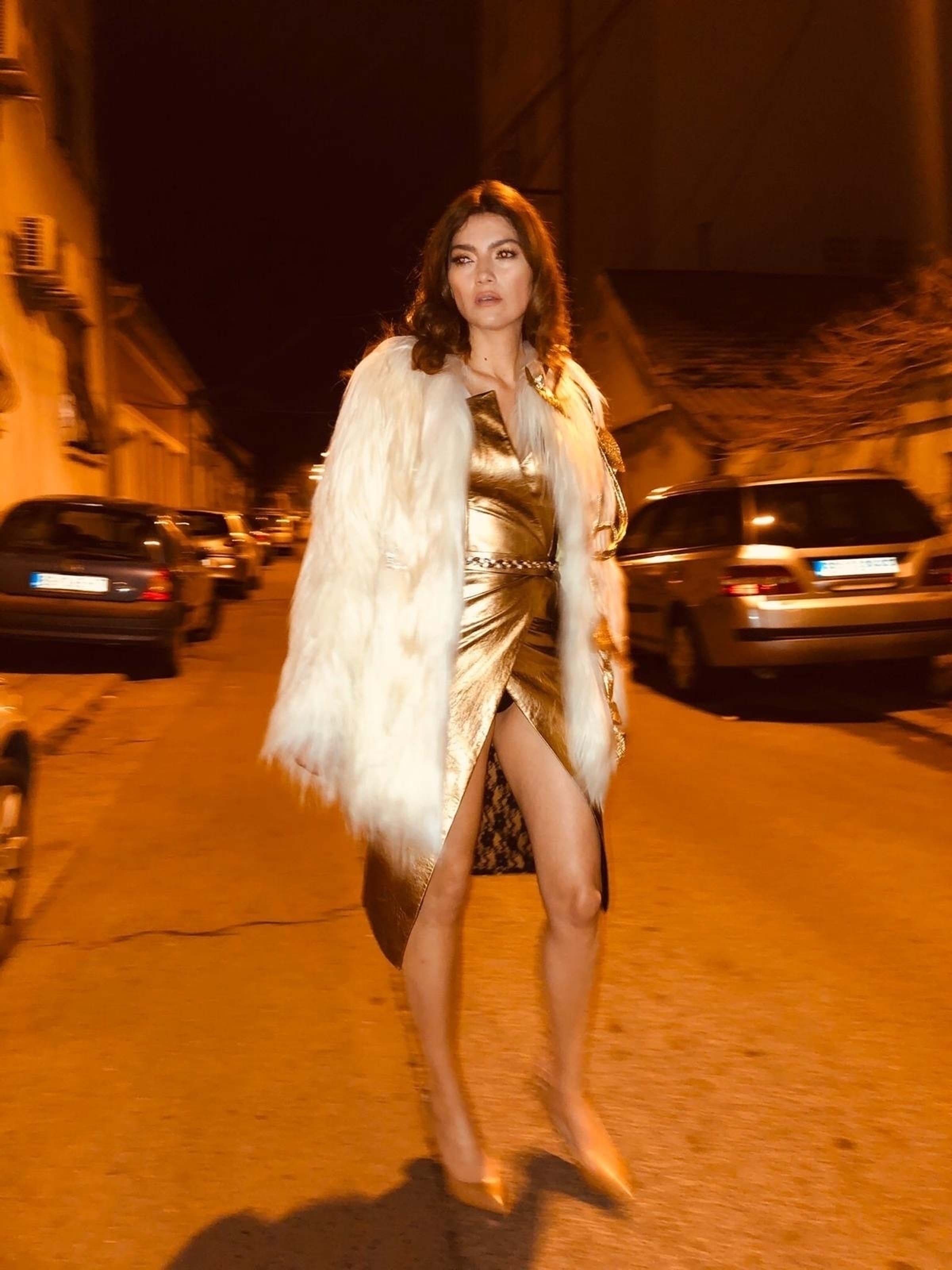 Blanca Blanco looks stylish as she struts her stuff