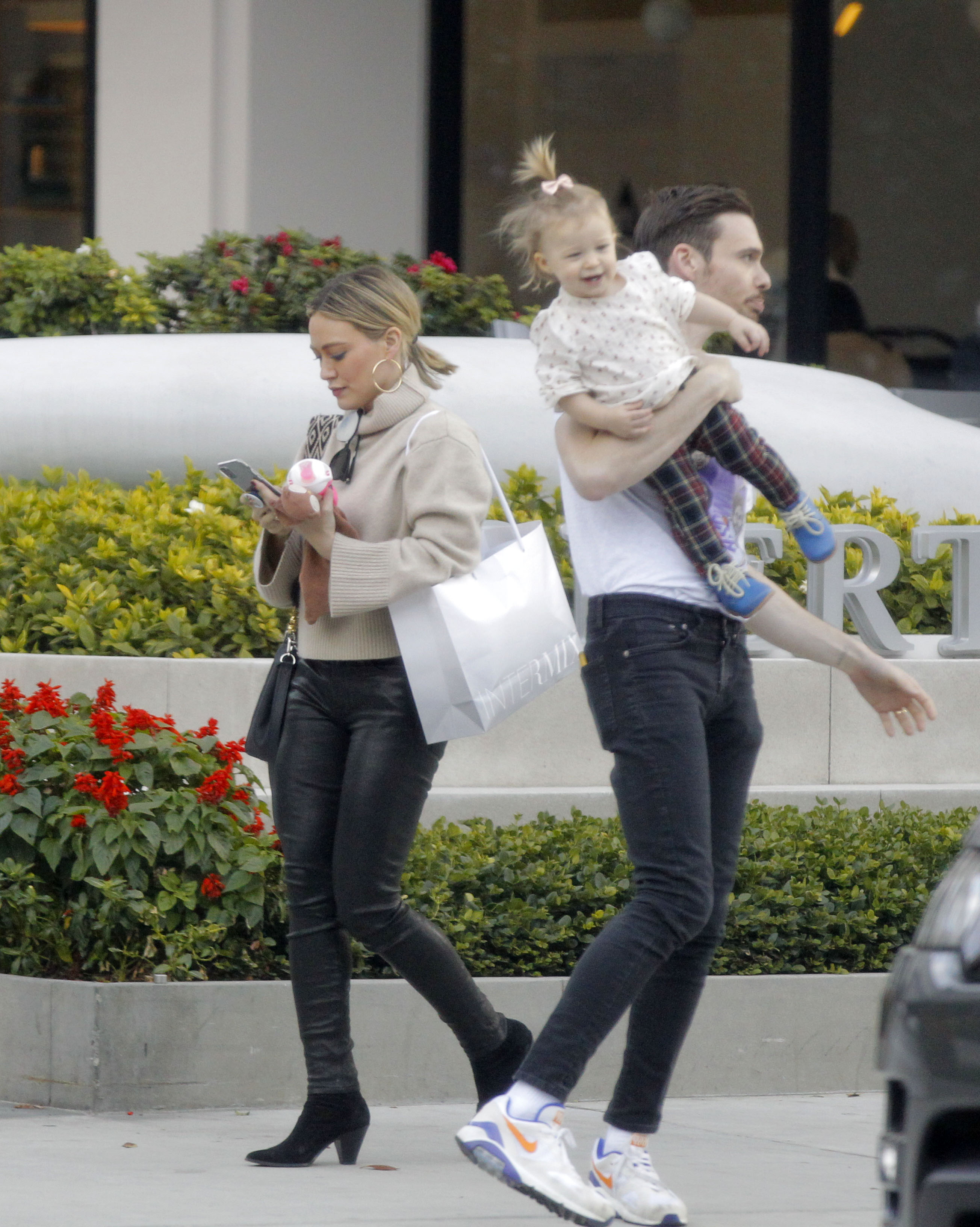 Hilary Duff out for lunch in Beverly Hills