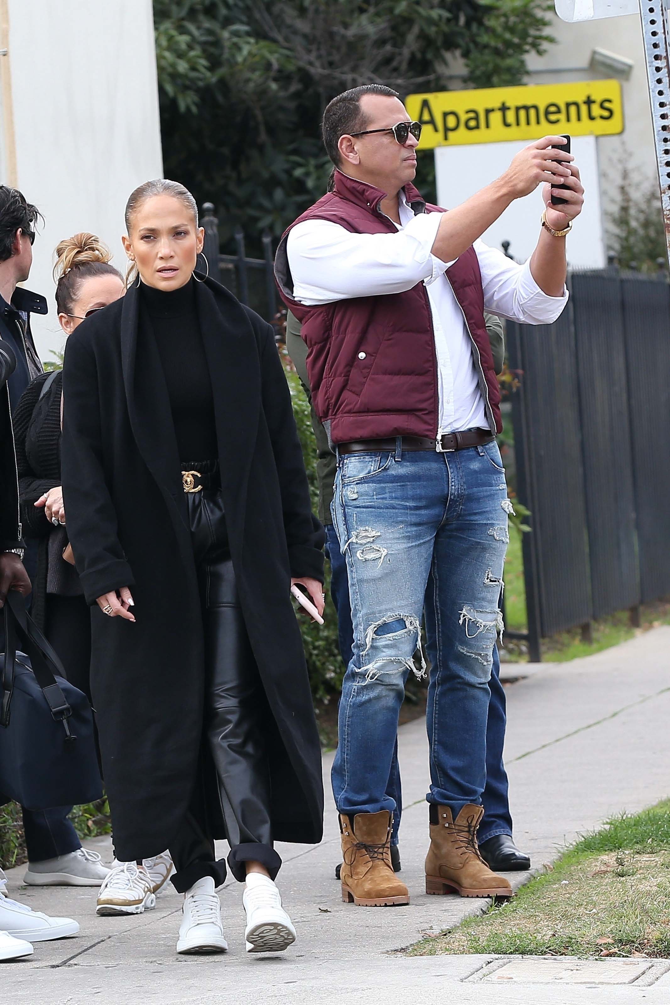 Jennifer Lopez shopping on Sunday morning