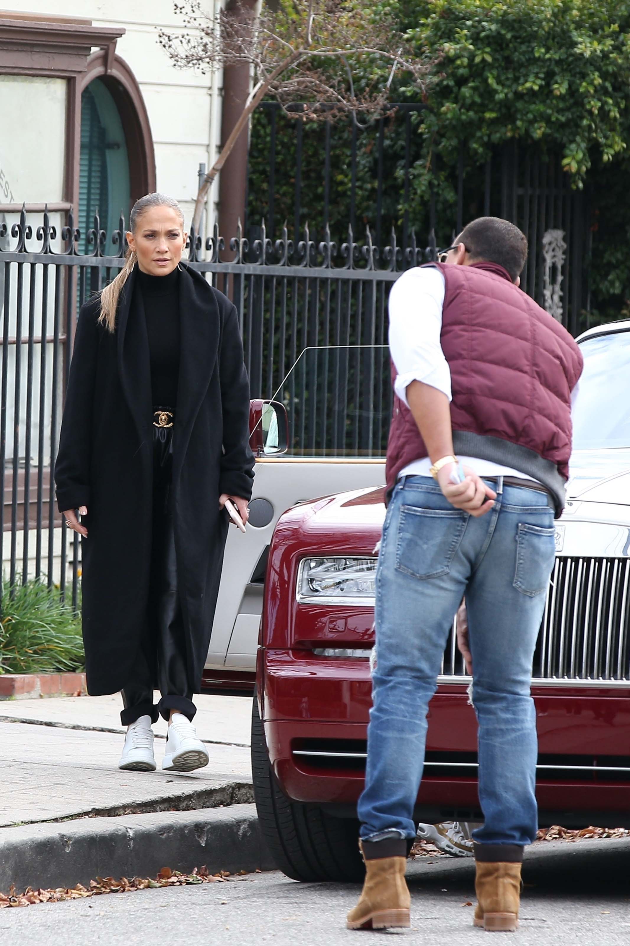 Jennifer Lopez shopping on Sunday morning