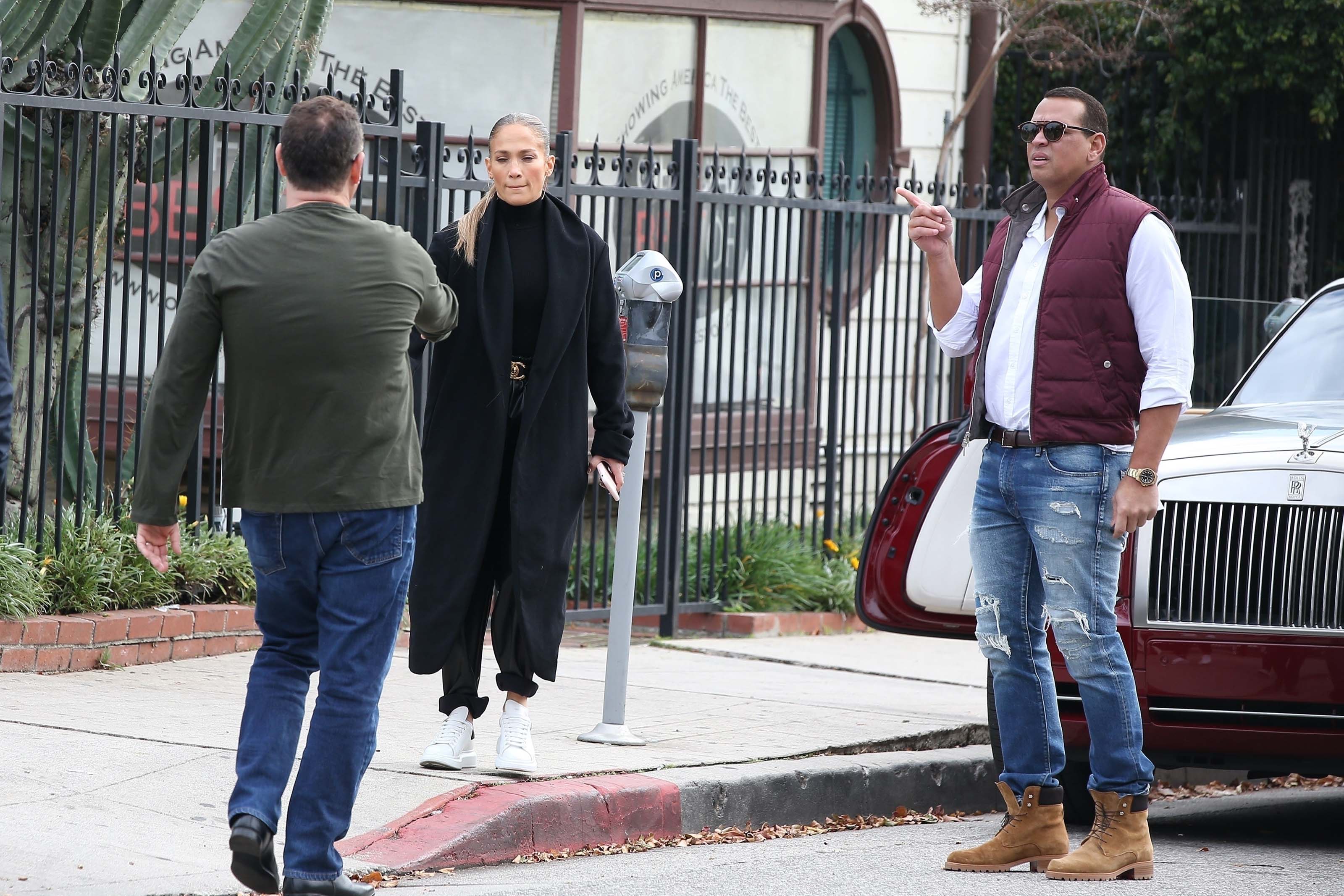 Jennifer Lopez shopping on Sunday morning