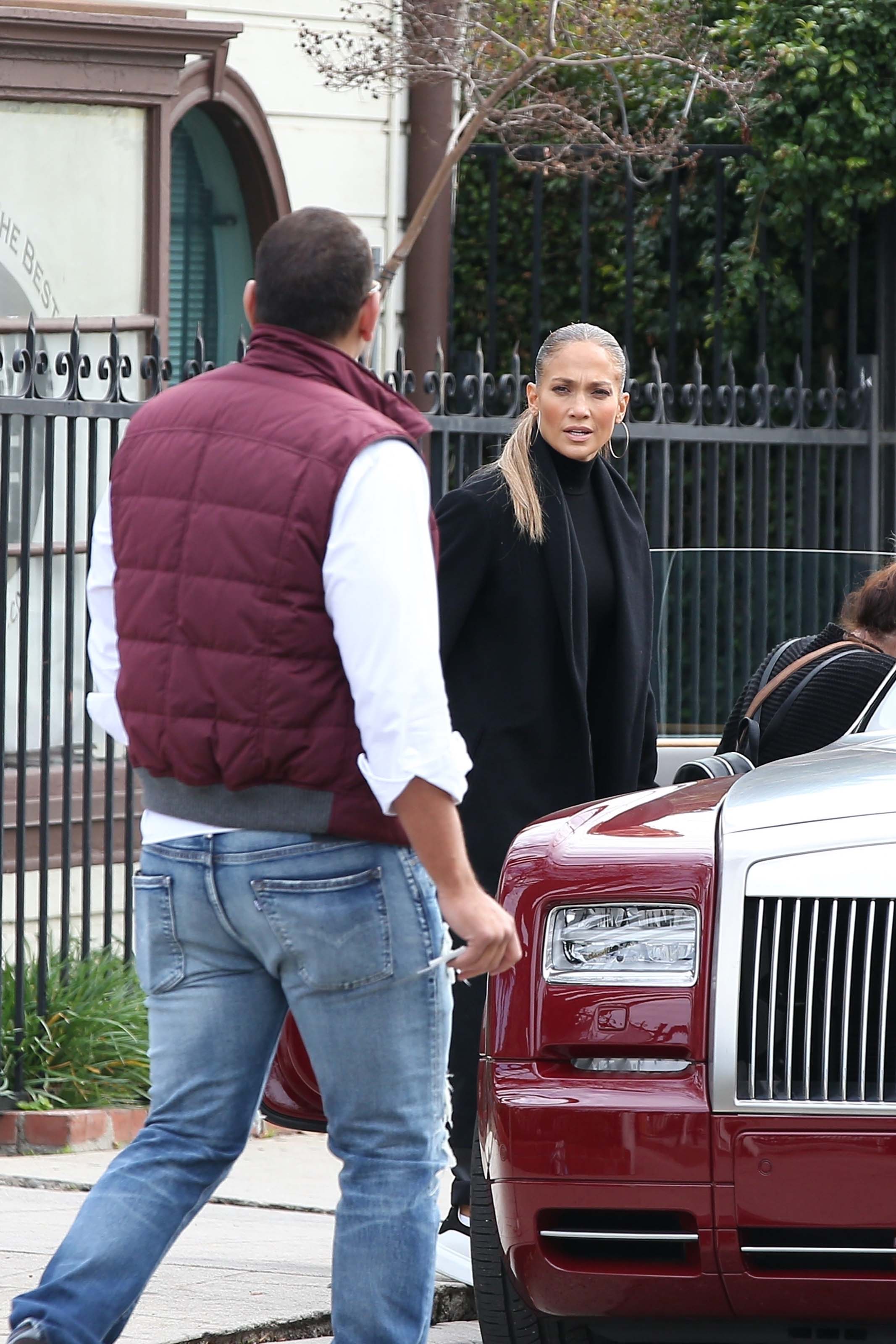 Jennifer Lopez shopping on Sunday morning