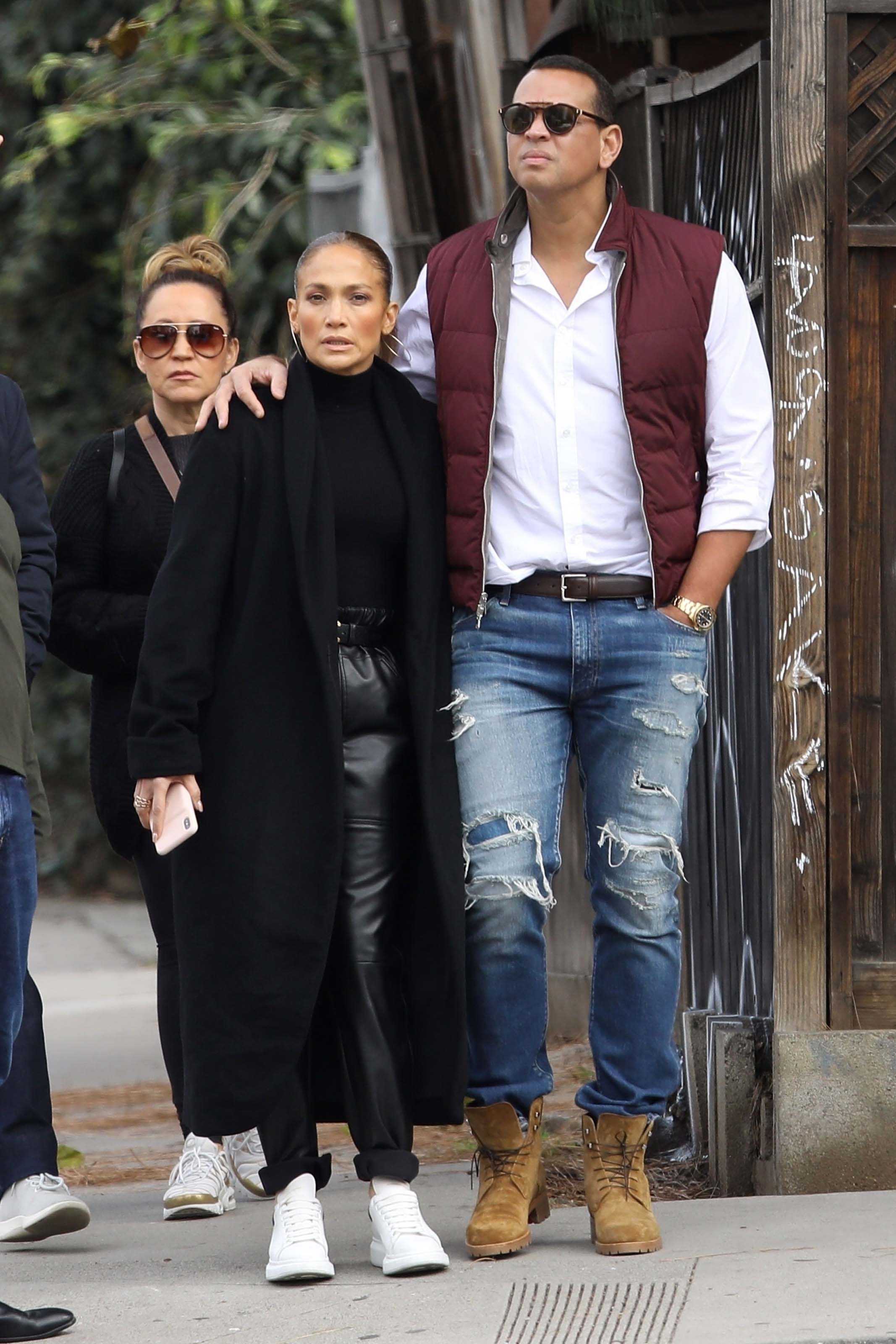 Jennifer Lopez shopping on Sunday morning