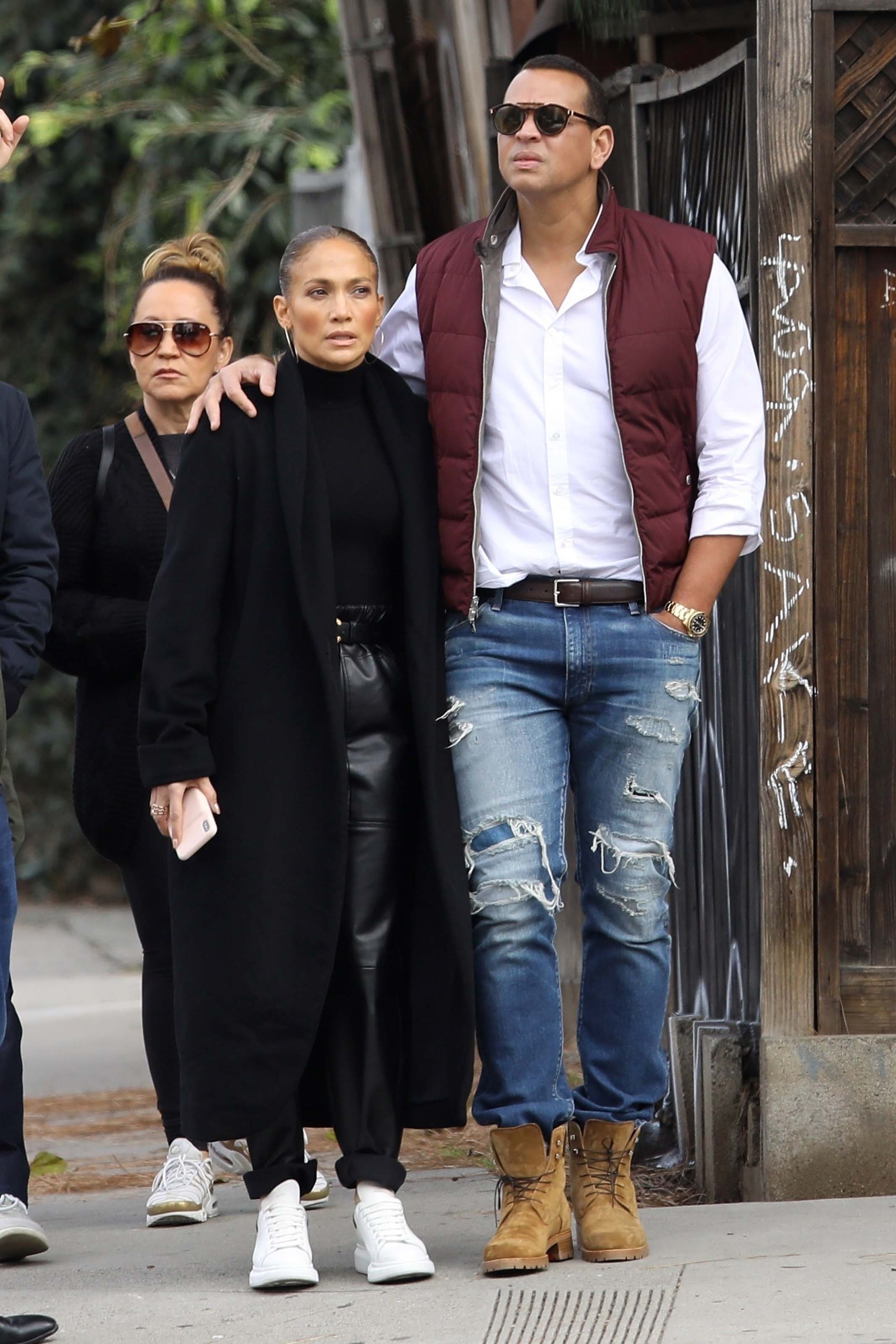 Jennifer Lopez shopping on Sunday morning