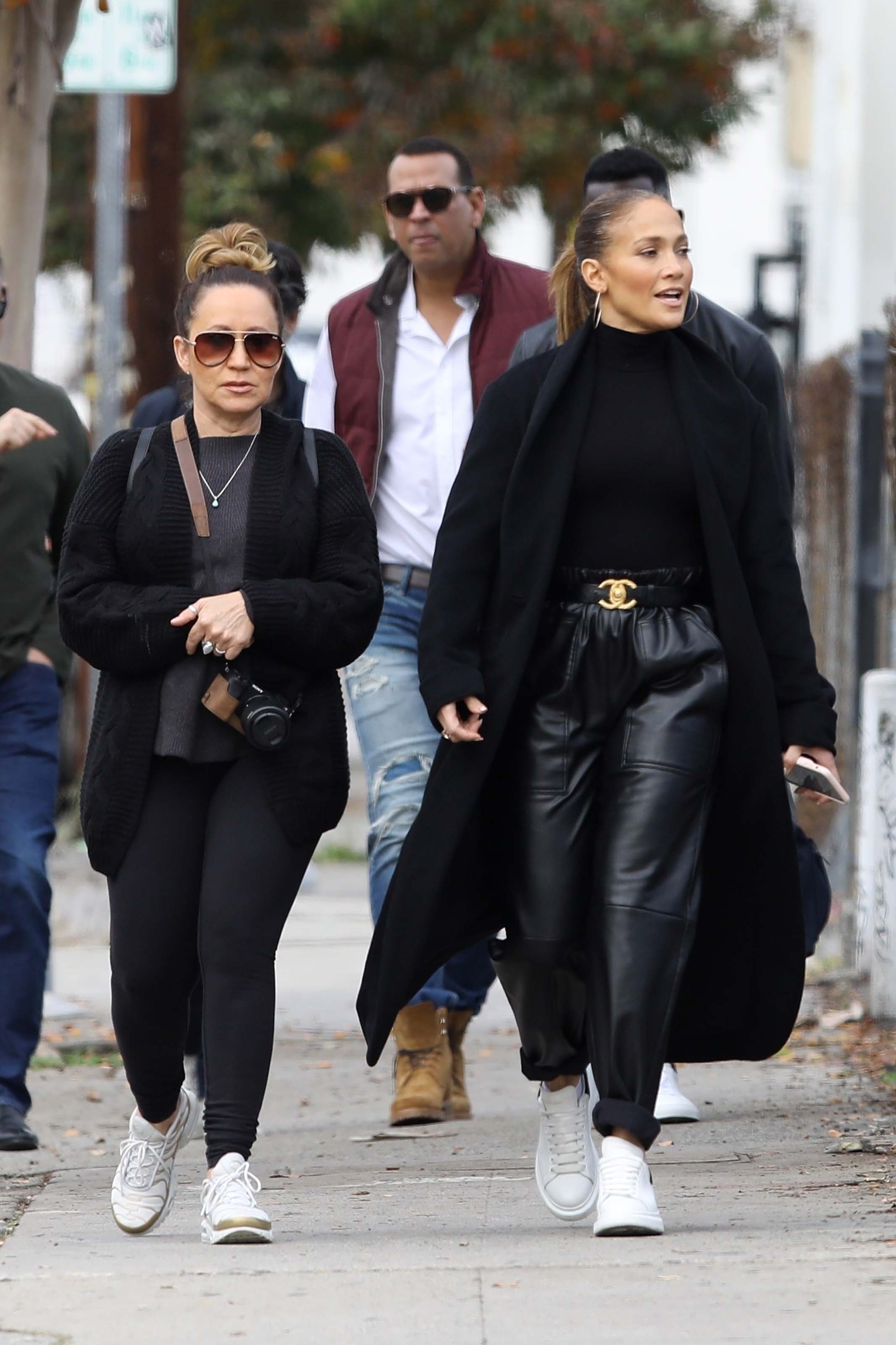 Jennifer Lopez shopping on Sunday morning