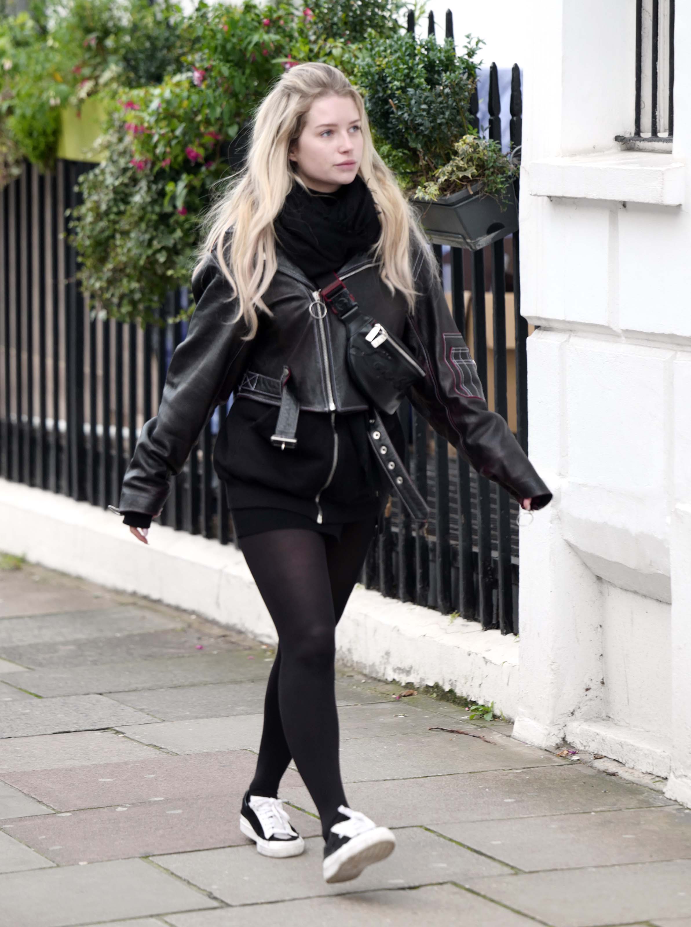 Lottie Moss at SmileExperts.co.uk dental clinic