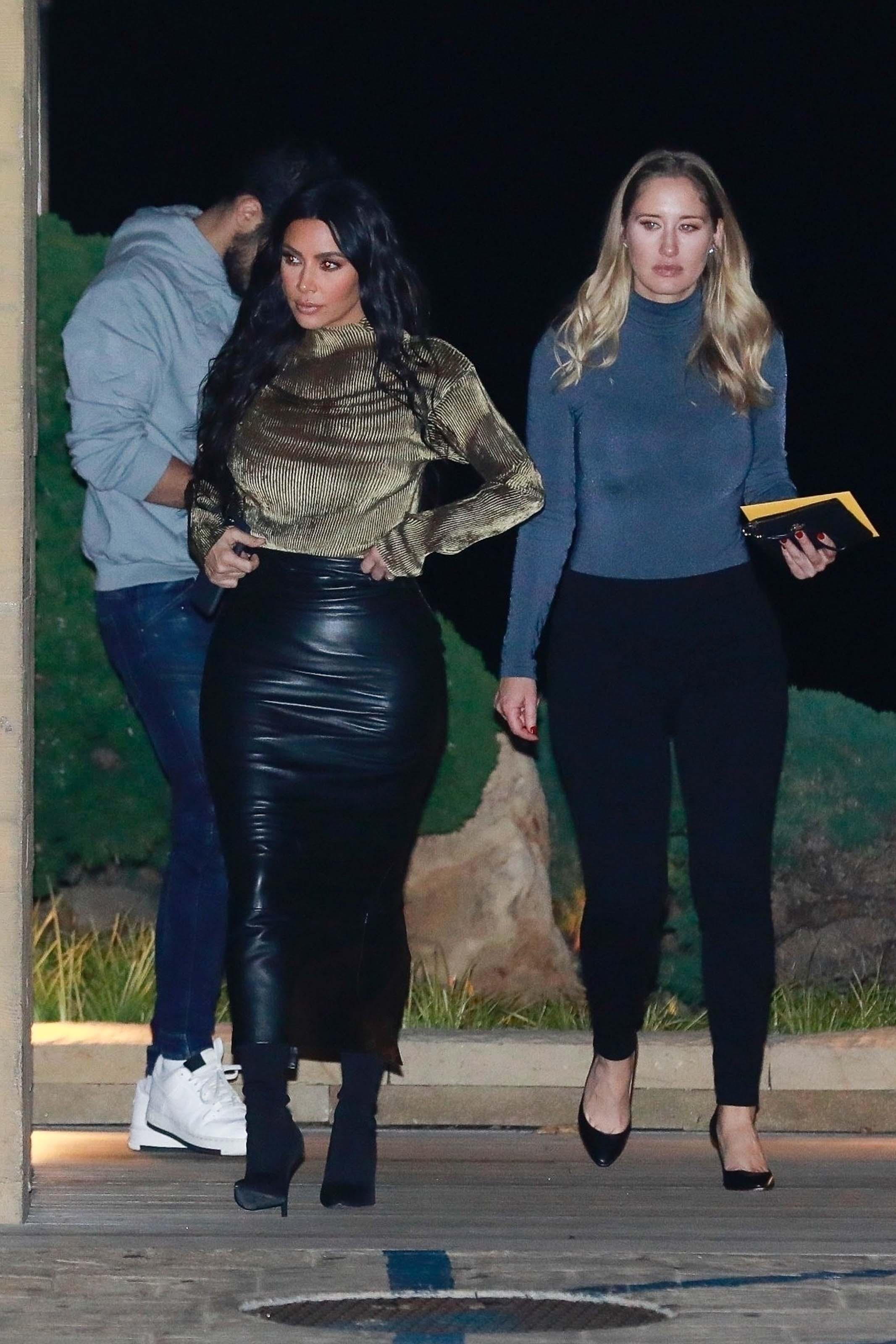 Kim Kardashian leaves Nobu after dinner