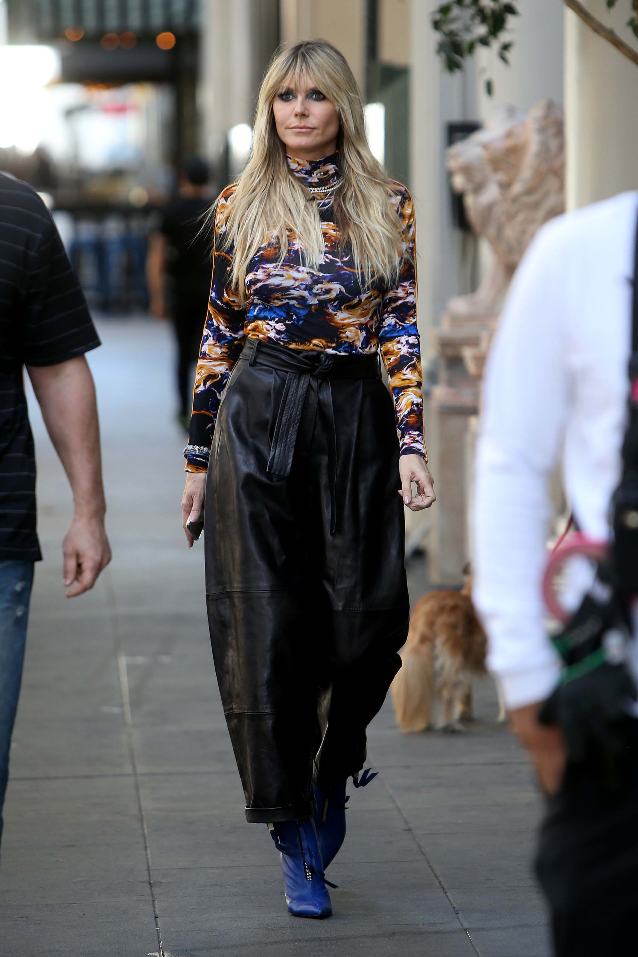 Heidi Klum walking to the Germany’s Next Topmodel set