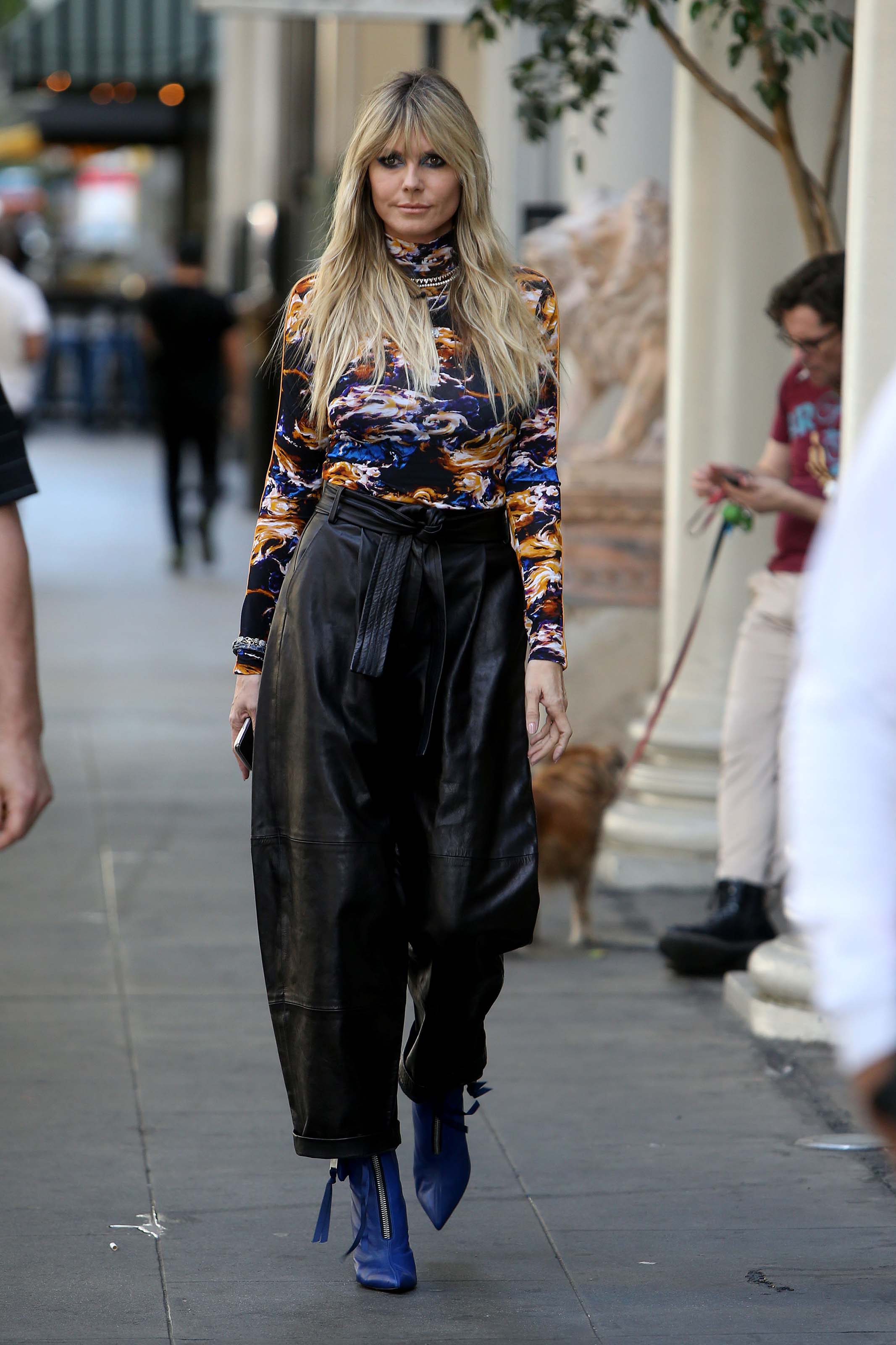Heidi Klum walking to the Germany’s Next Topmodel set