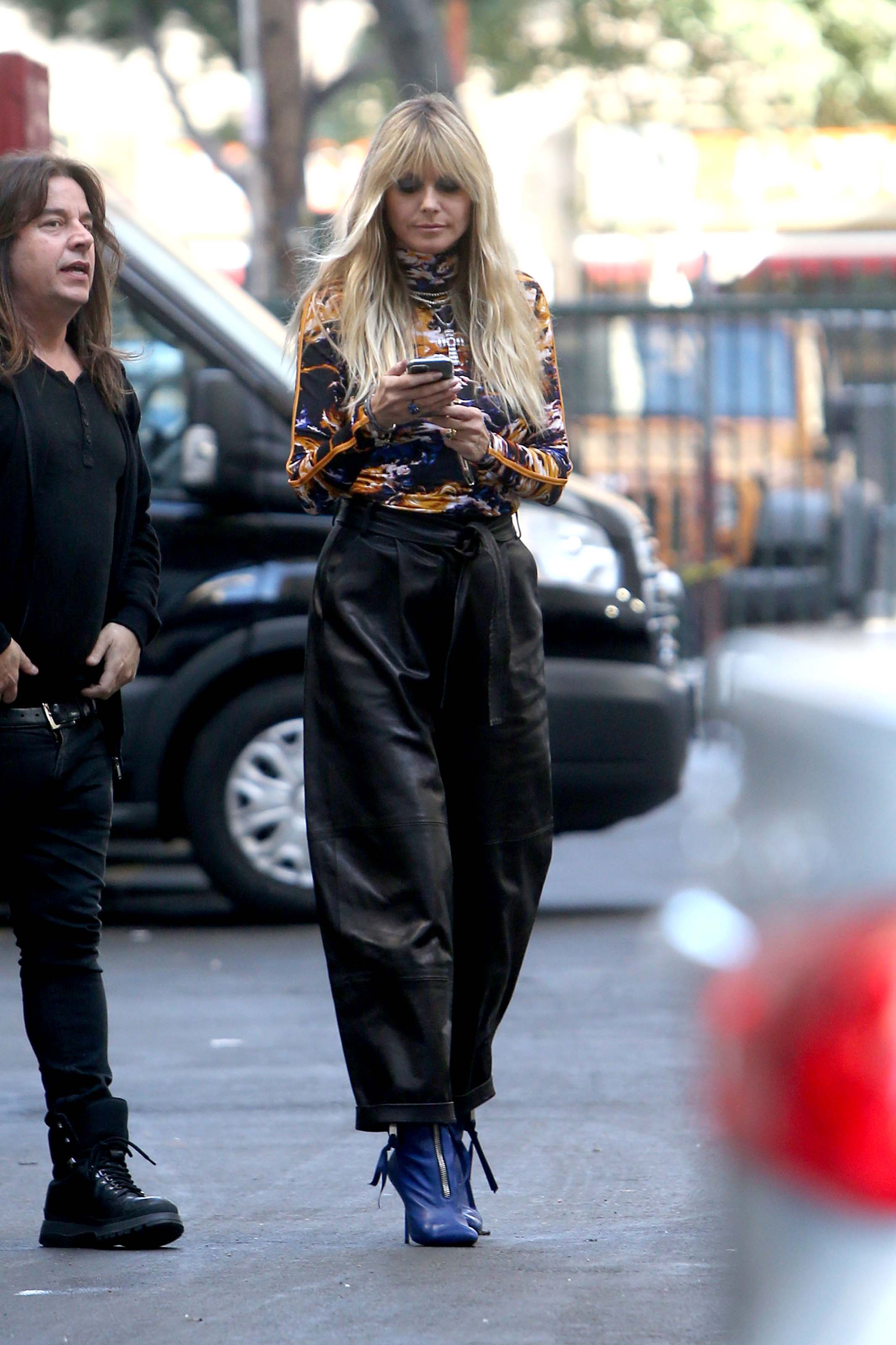 Heidi Klum walking to the Germany’s Next Topmodel set