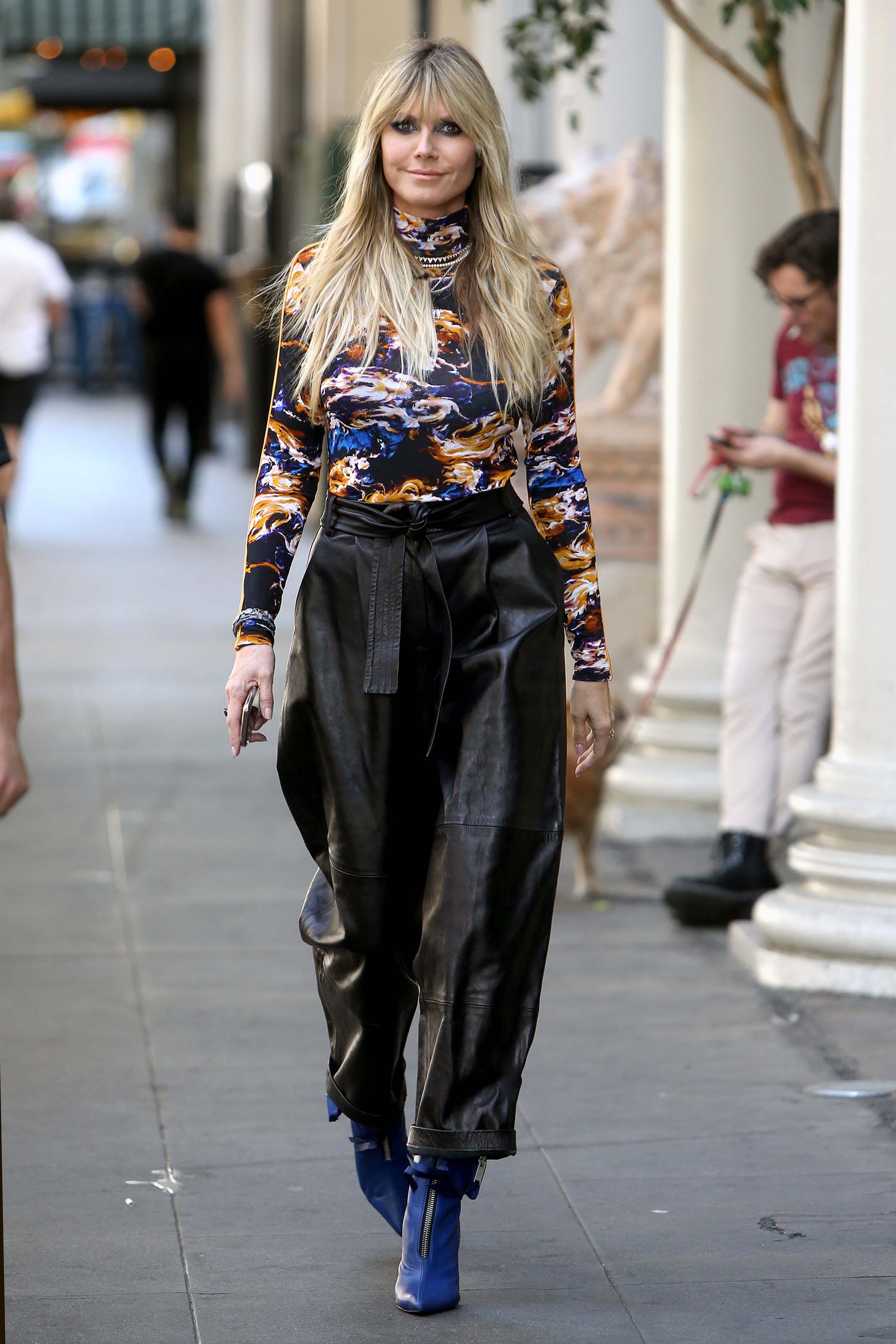 Heidi Klum walking to the Germany’s Next Topmodel set