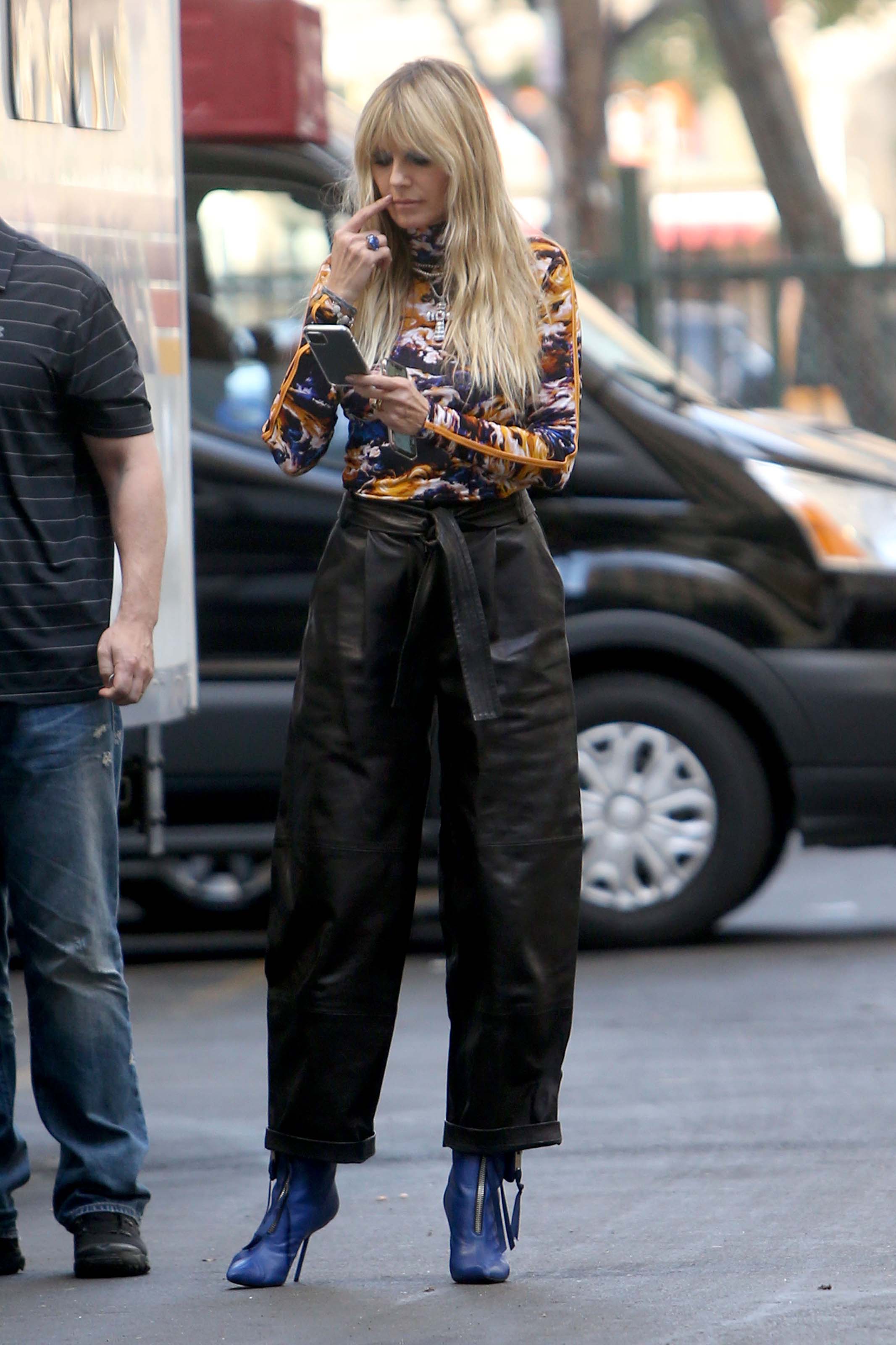 Heidi Klum walking to the Germany’s Next Topmodel set