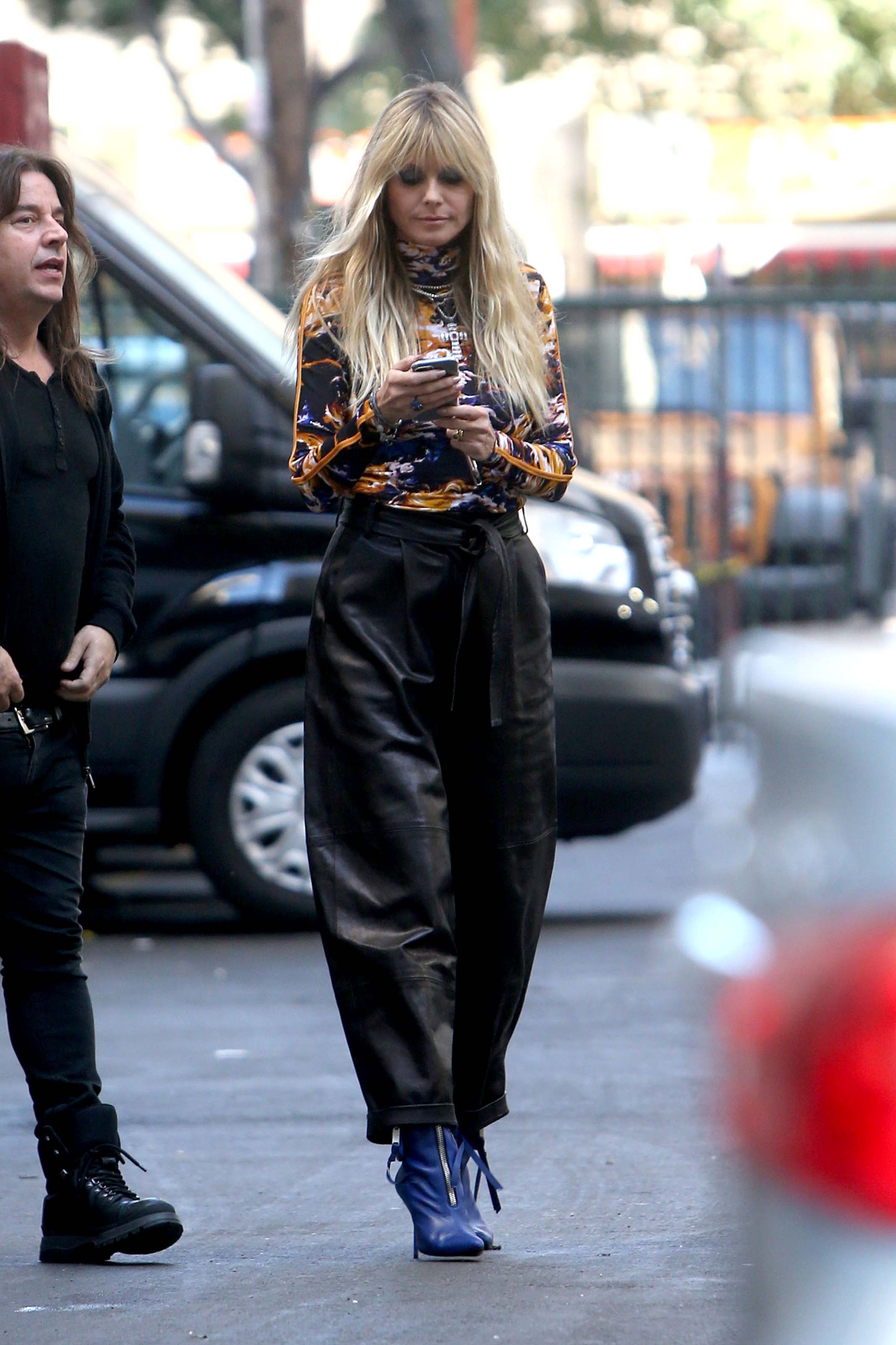 Heidi Klum walking to the Germany’s Next Topmodel set