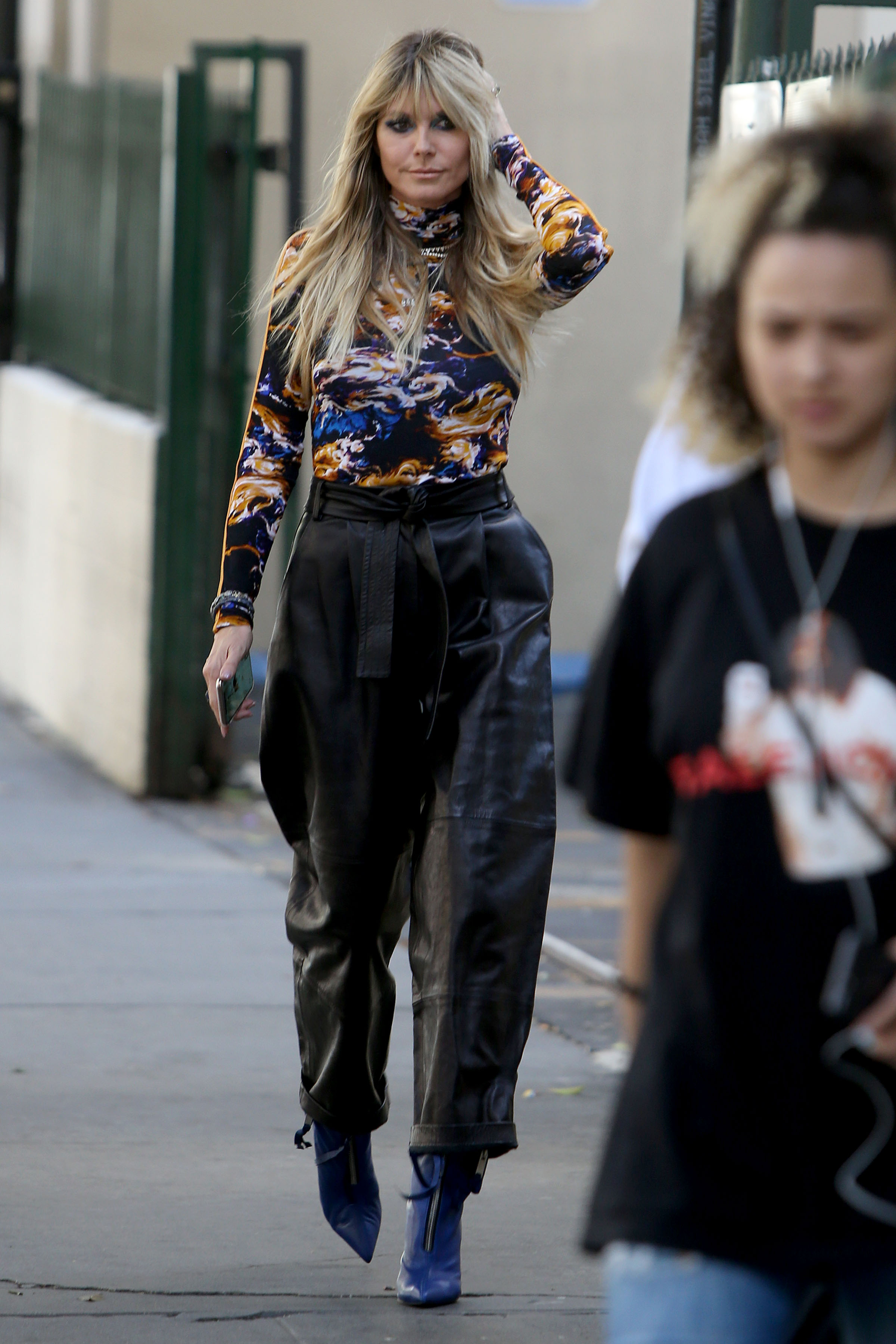 Heidi Klum walking to the Germany’s Next Topmodel set