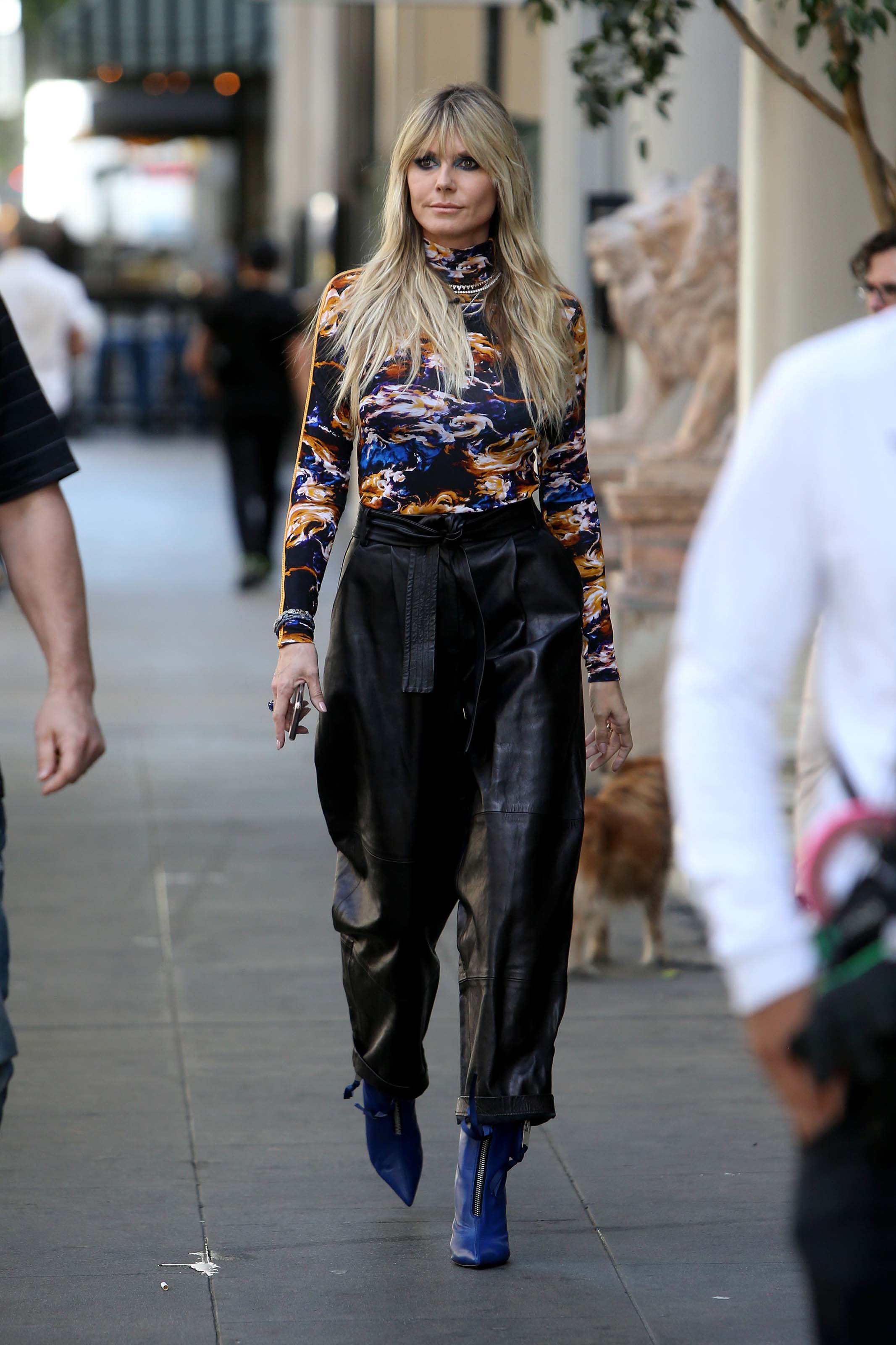 Heidi Klum walking to the Germany’s Next Topmodel set