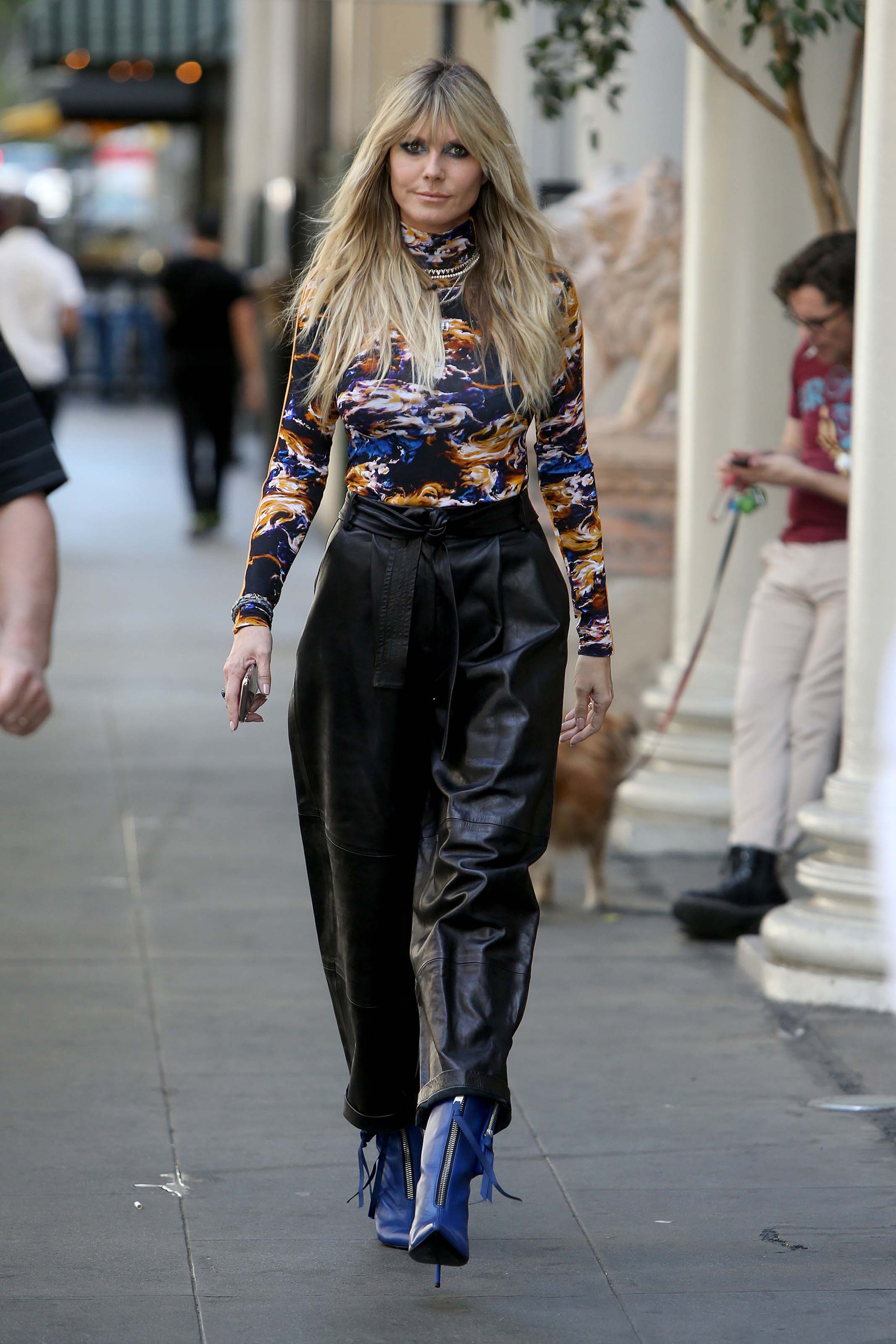 Heidi Klum walking to the Germany’s Next Topmodel set