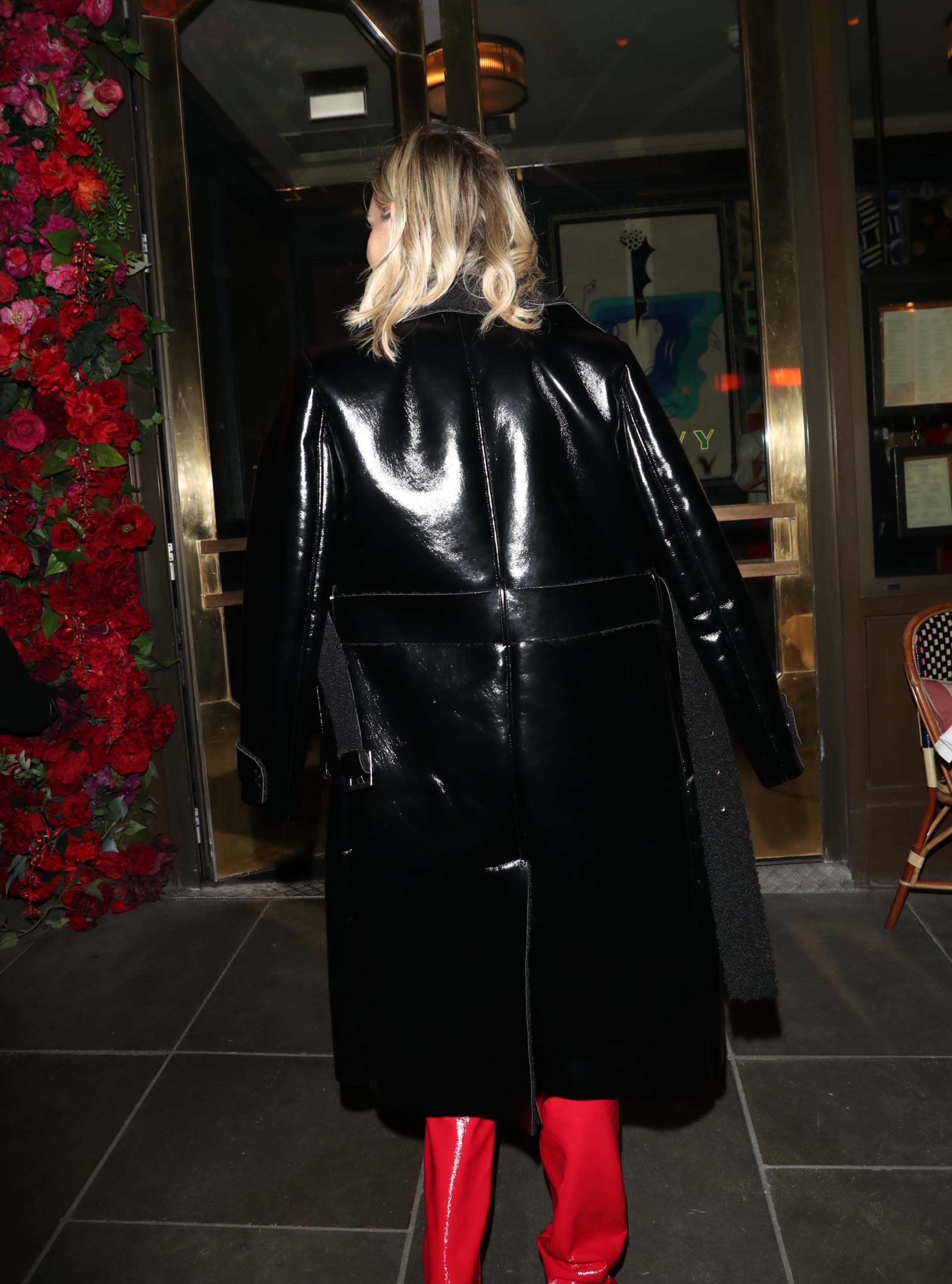 Ashley Roberts looks hot in red trouser celebrates valentine with friends