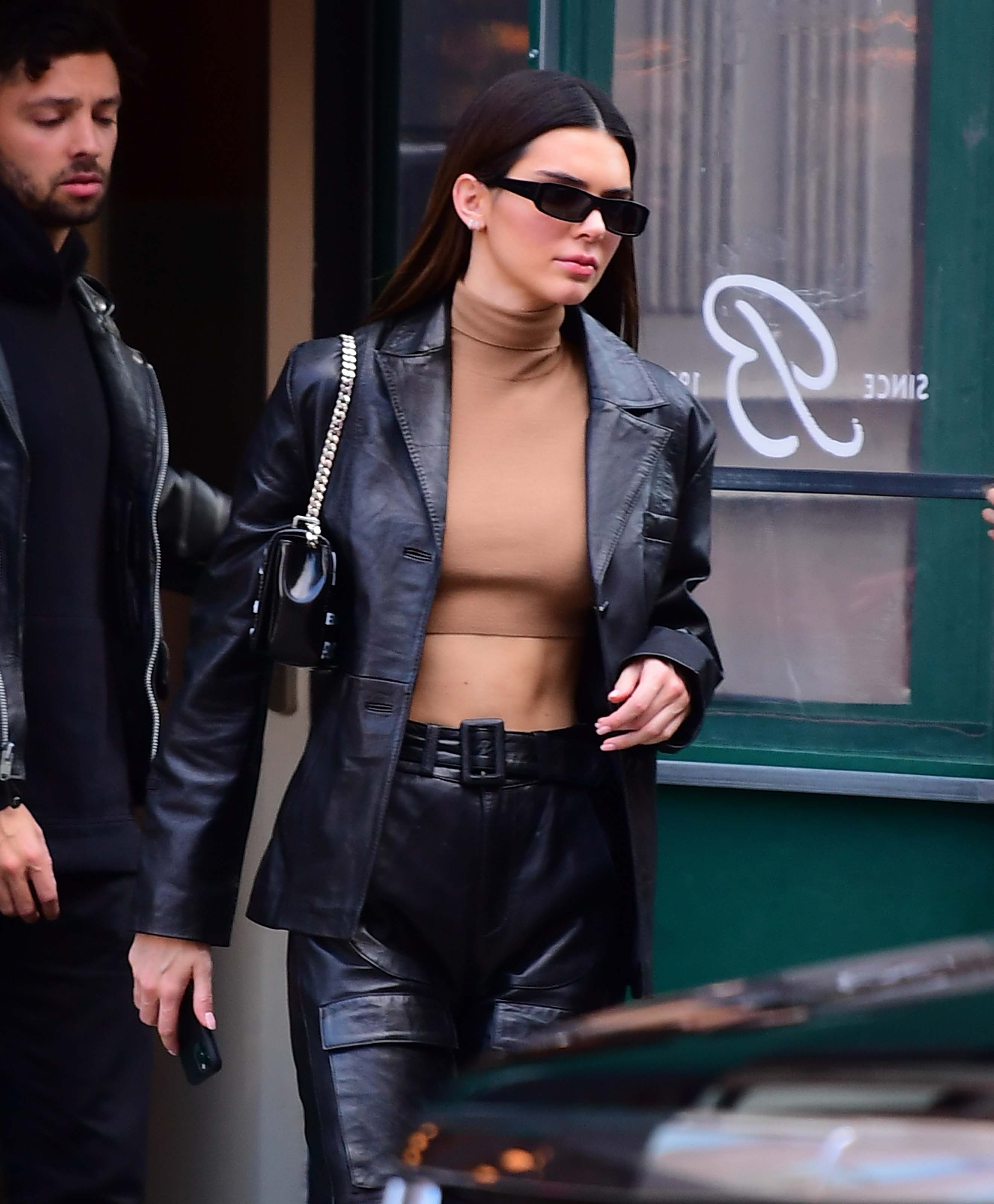 Kendall Jenner flashes her toned abs
