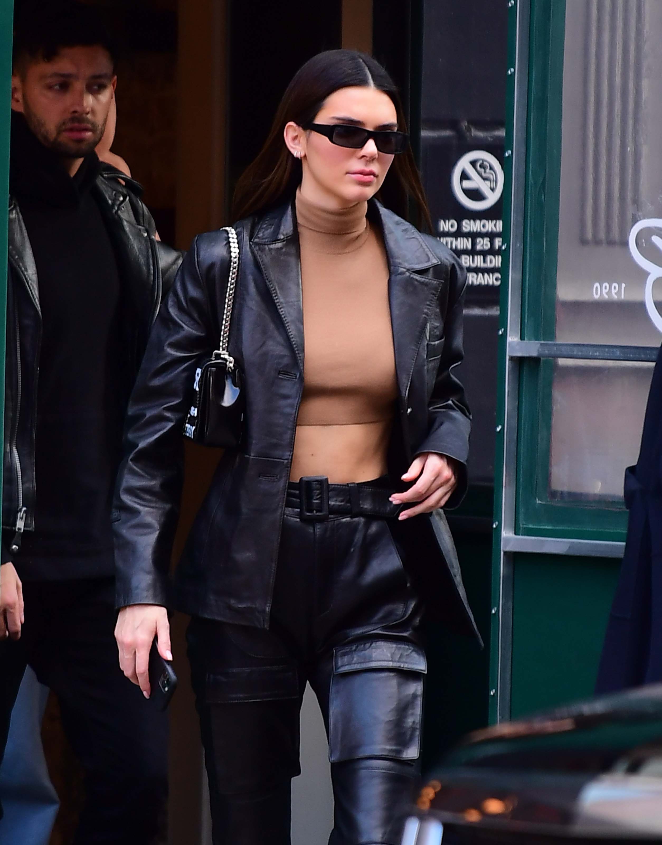 Kendall Jenner flashes her toned abs