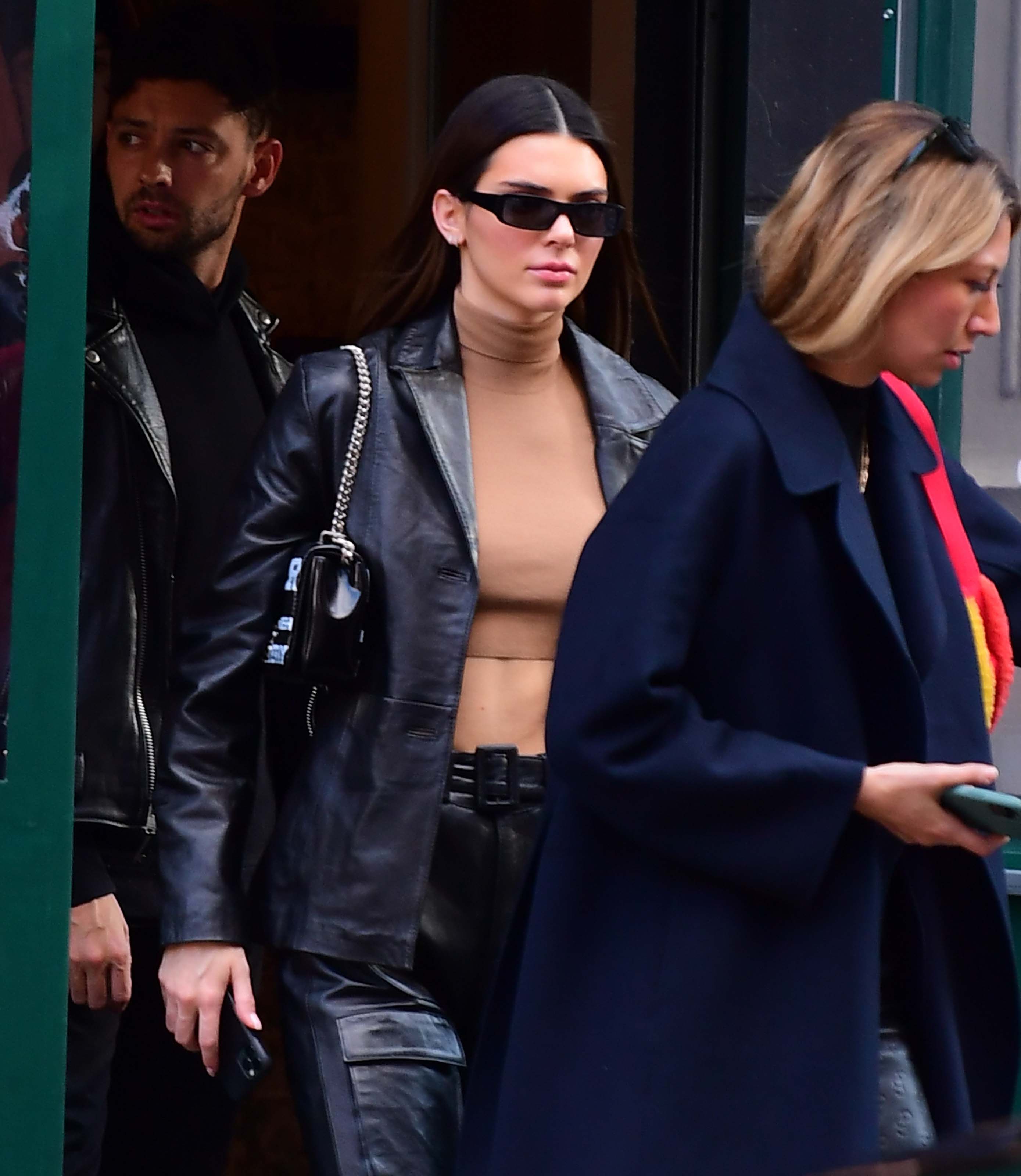 Kendall Jenner flashes her toned abs