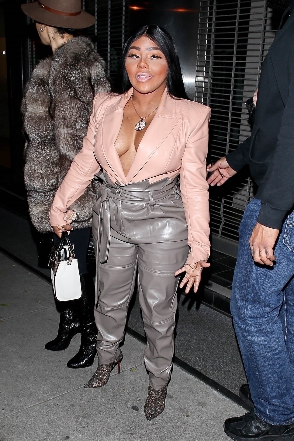 Lil Kim puts outside Craig’s