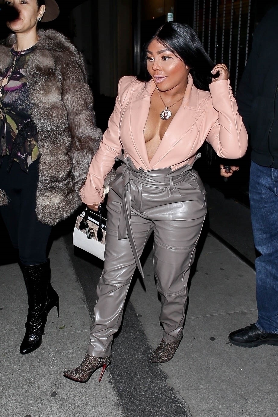 Lil Kim puts outside Craig’s