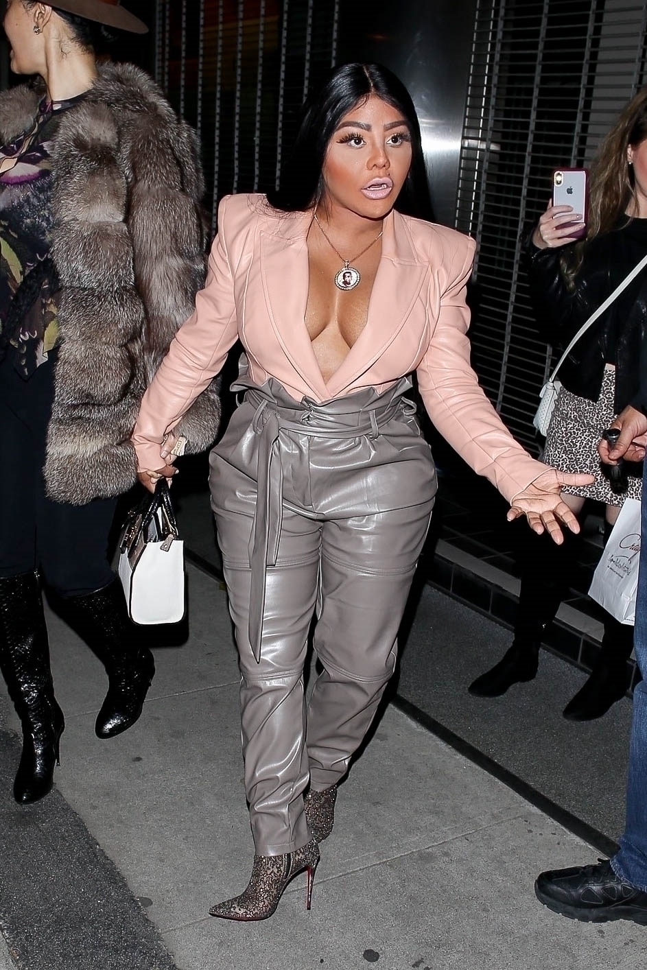 Lil Kim puts outside Craig’s