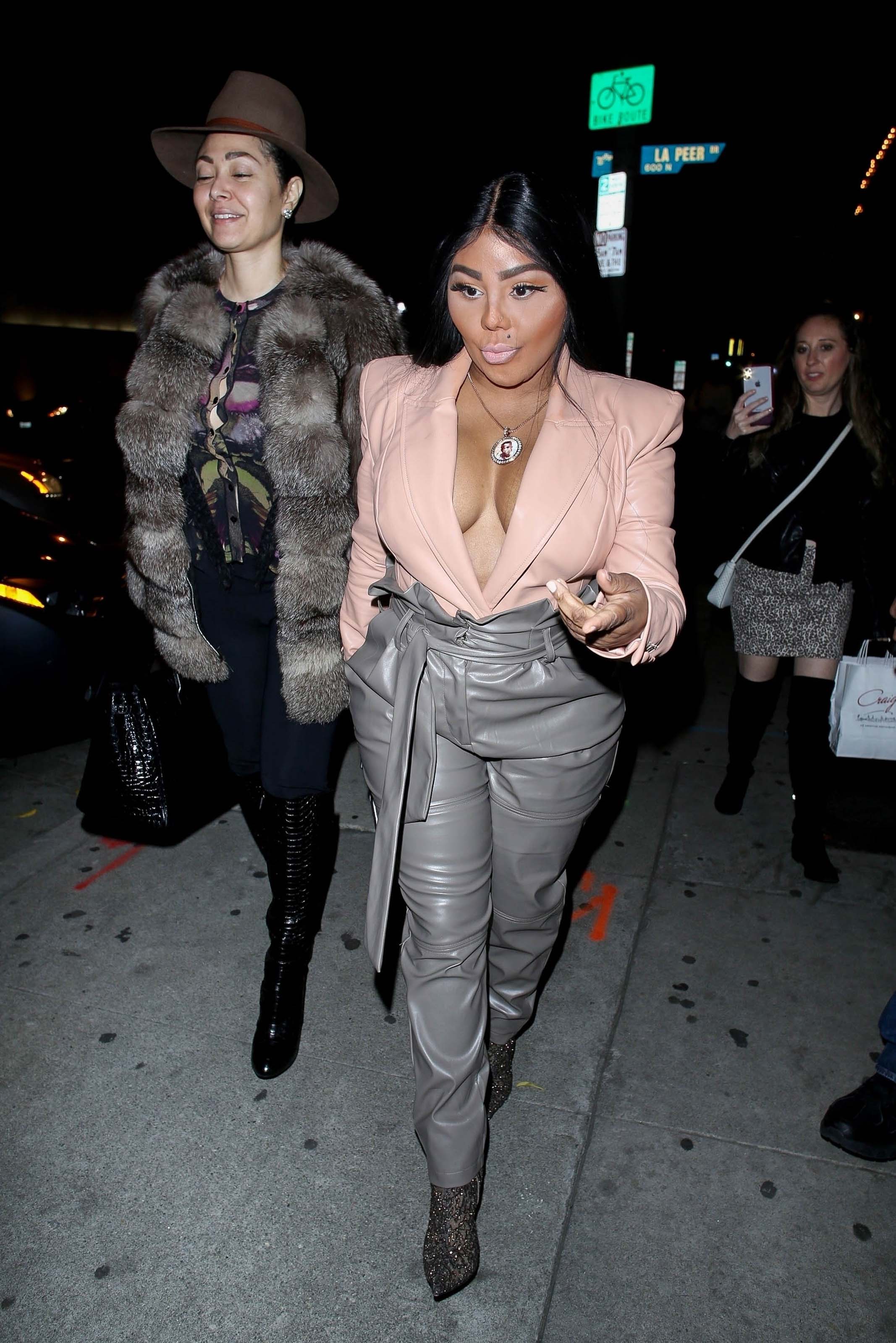 Lil Kim puts outside Craig’s