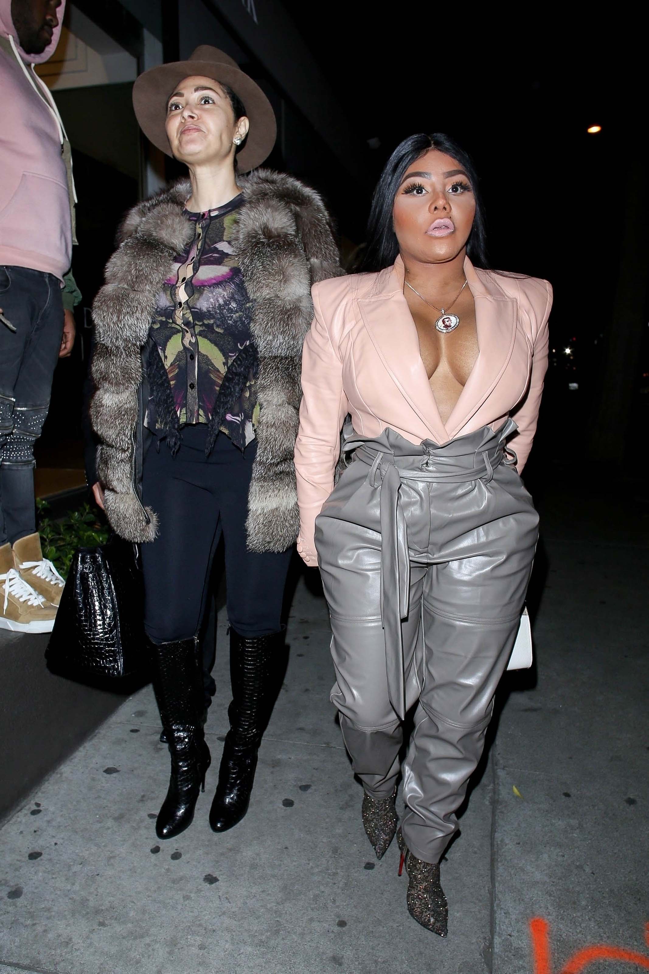 Lil Kim puts outside Craig’s