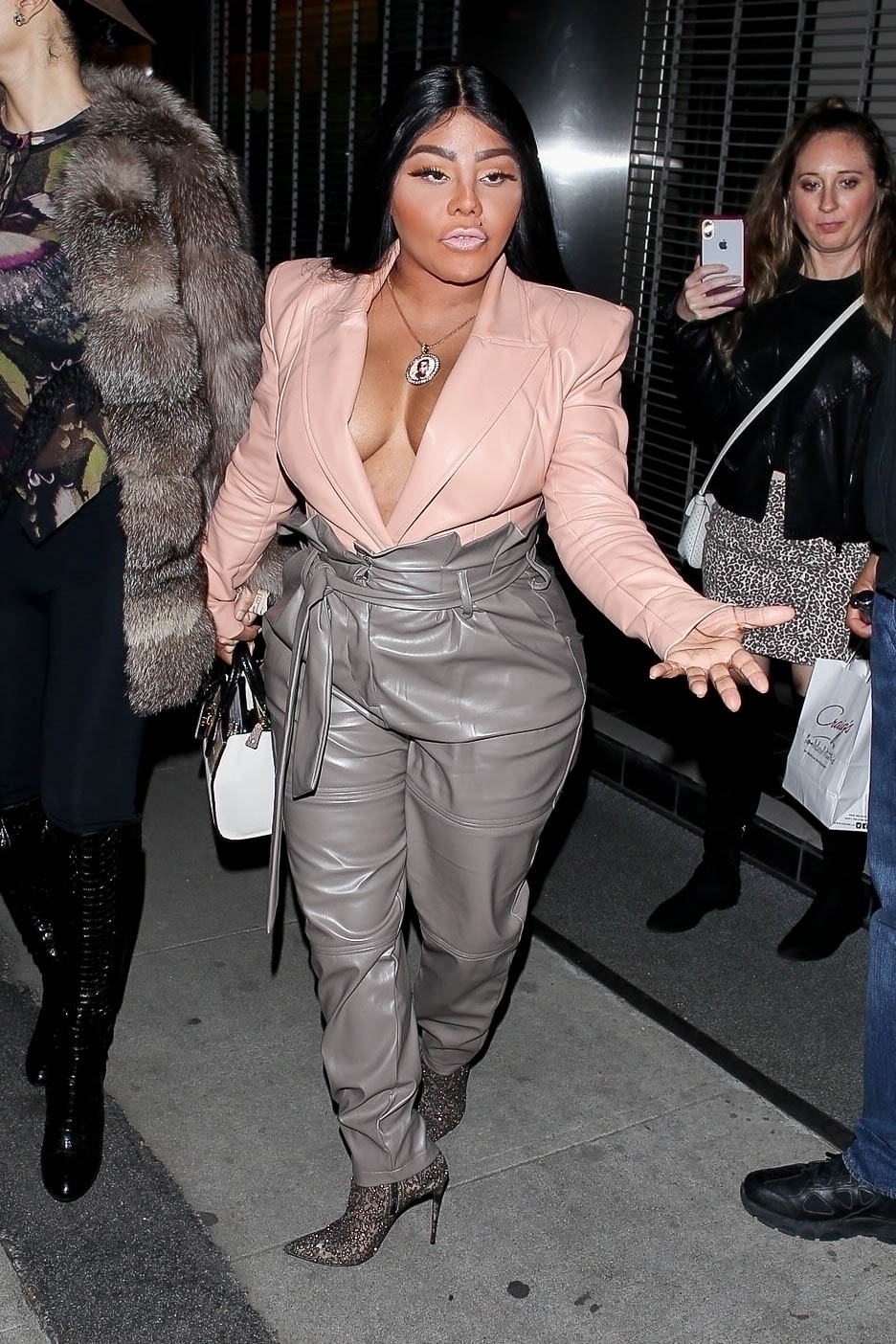 Lil Kim puts outside Craig’s