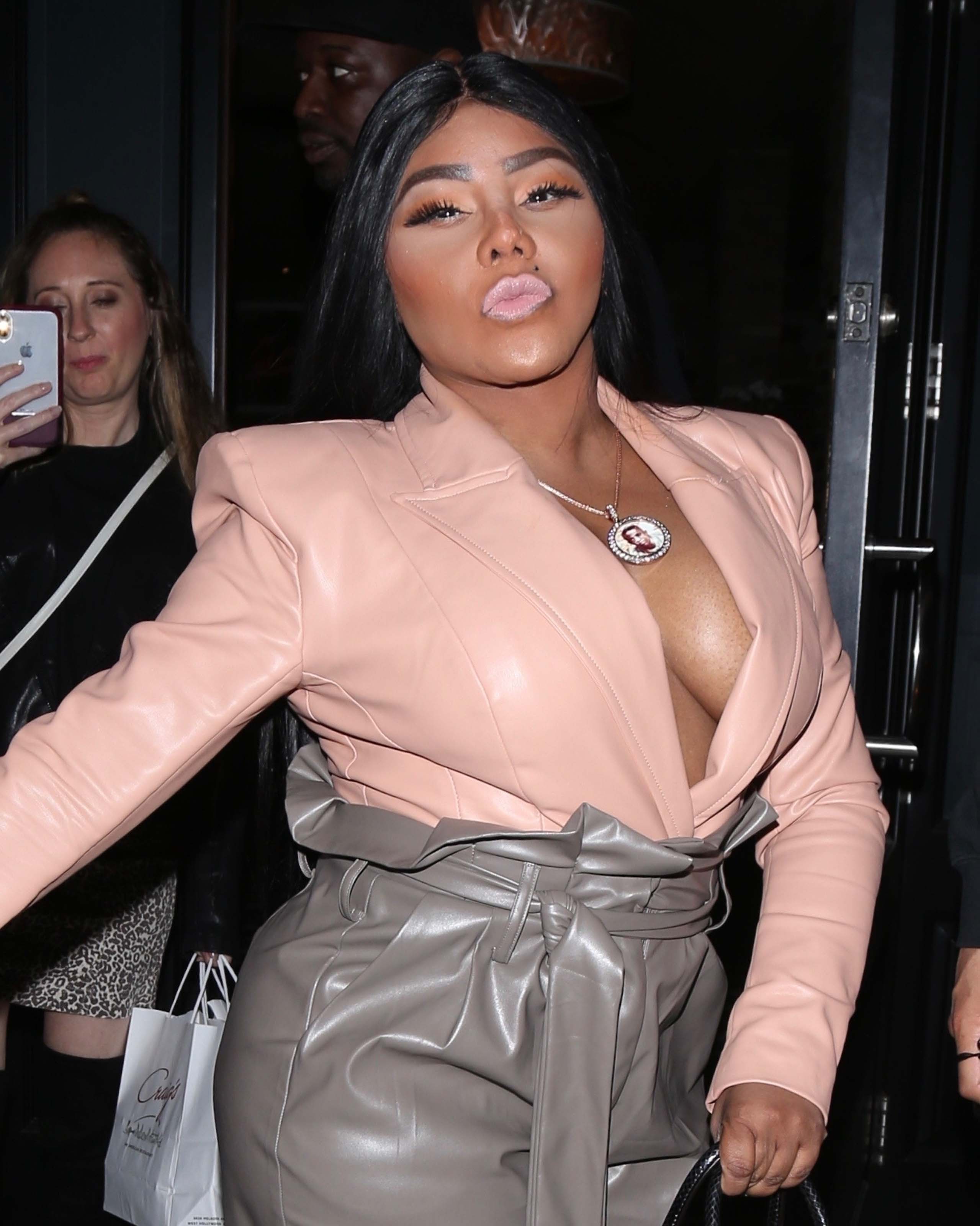 Lil Kim puts outside Craig’s