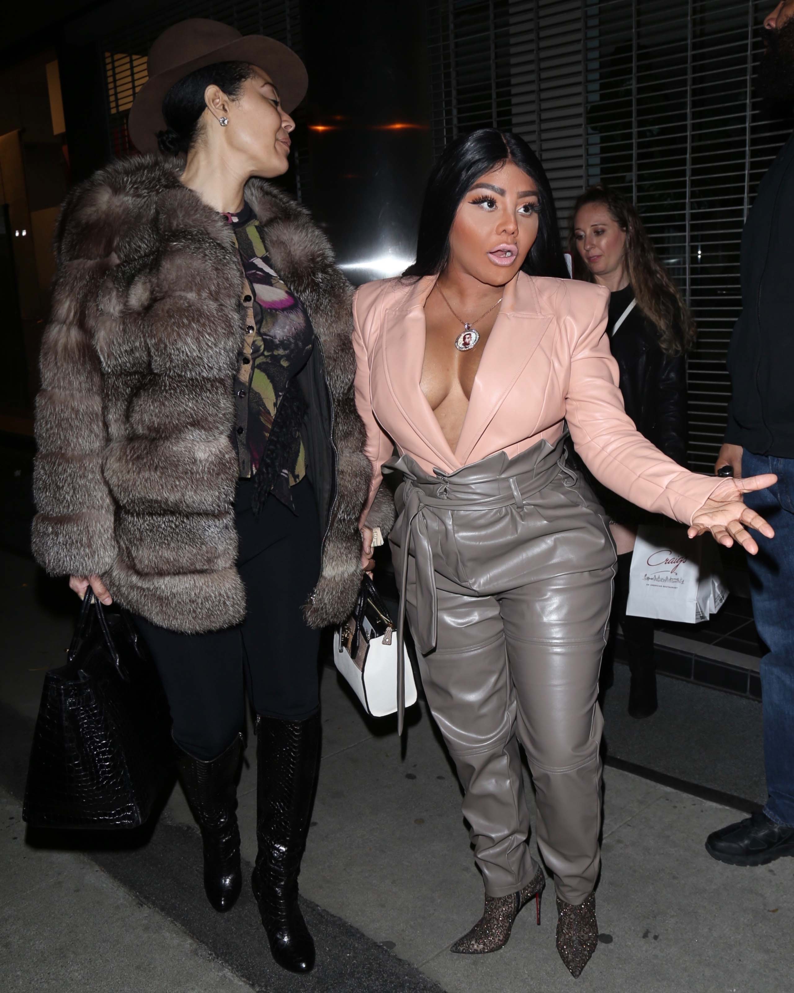 Lil Kim puts outside Craig’s