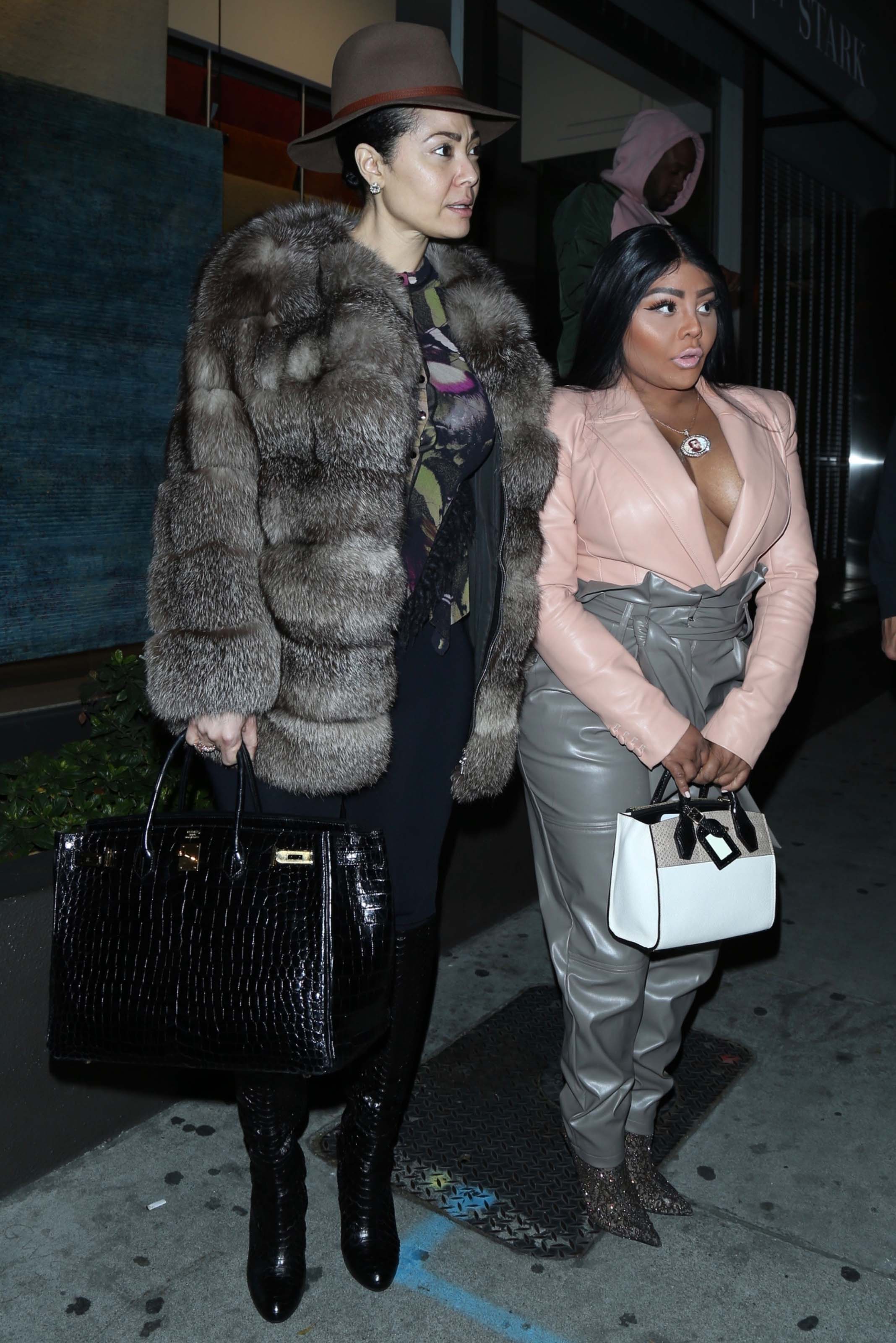 Lil Kim puts outside Craig’s