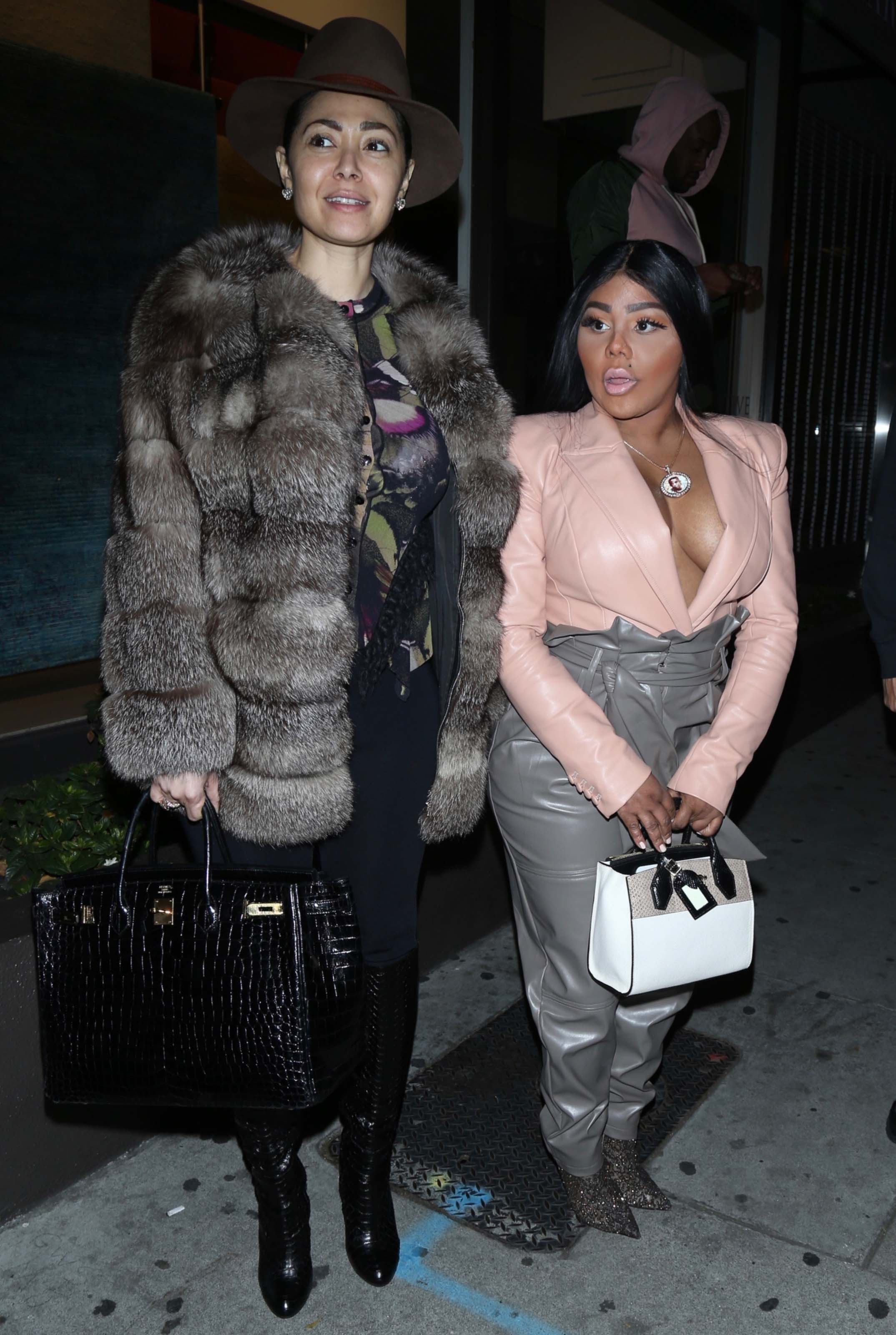 Lil Kim puts outside Craig’s