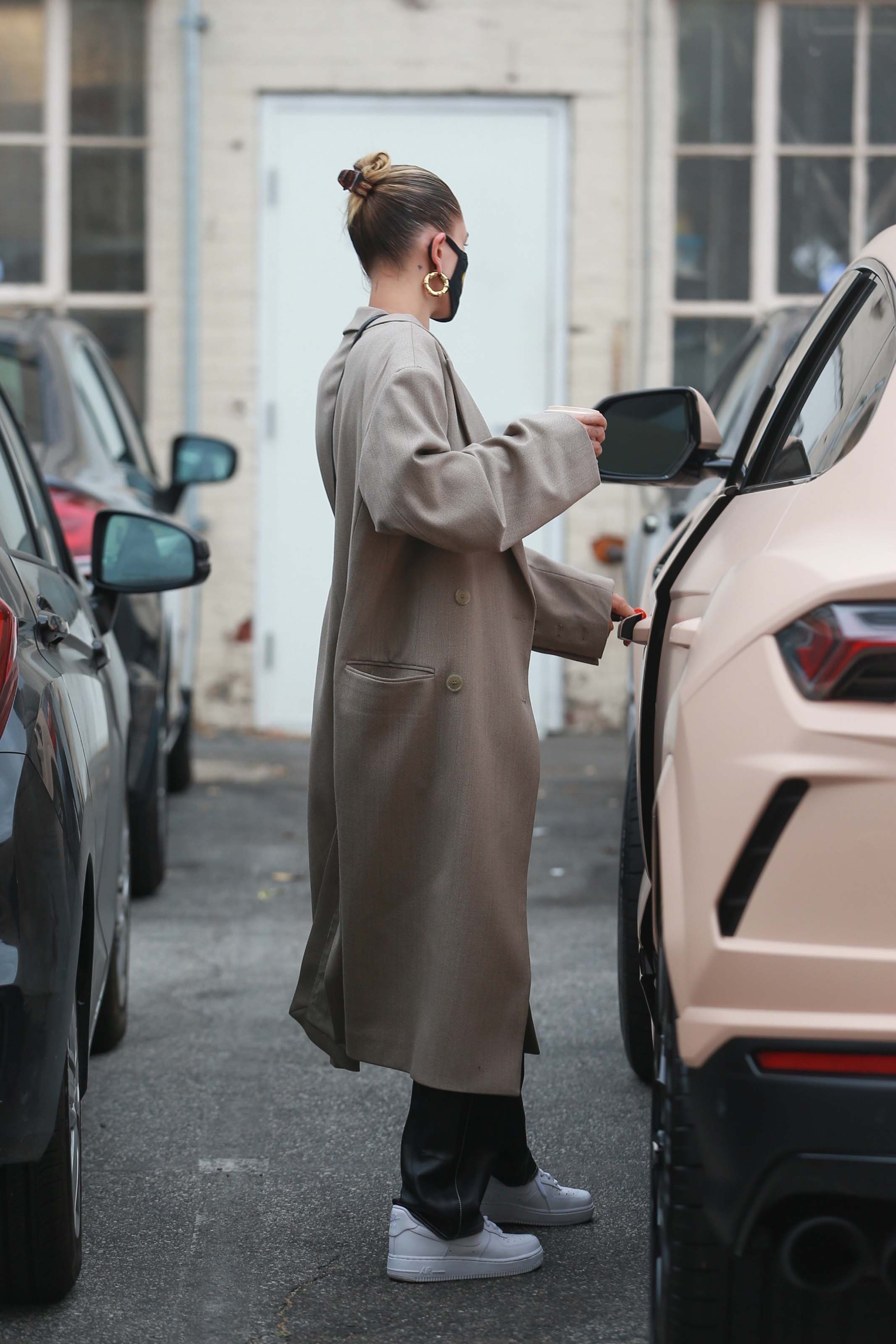 Hailey Bieber seen at Blue Bottle Cafe